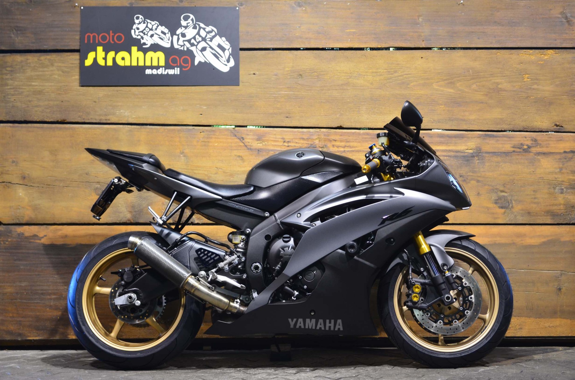 YAMAHA YZF-R6-showroom-element-1