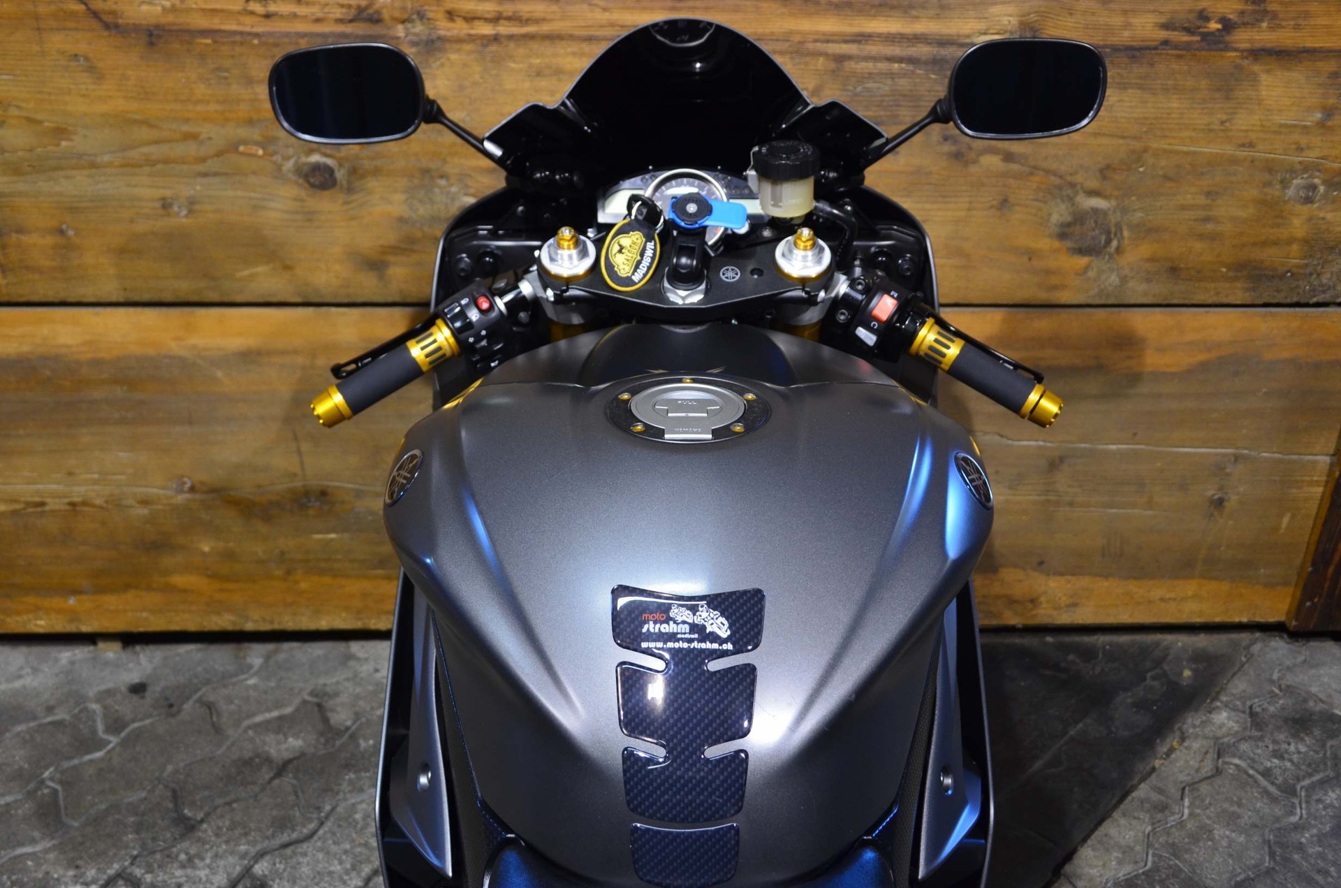 YAMAHA YZF-R6-showroom-element-2