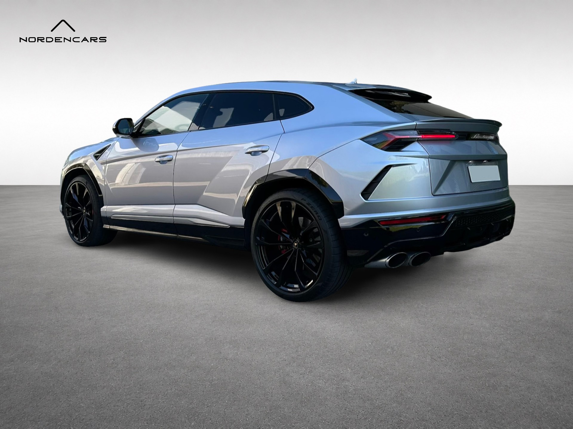 LAMBORGHINI Urus E-Gear-showroom-element-2