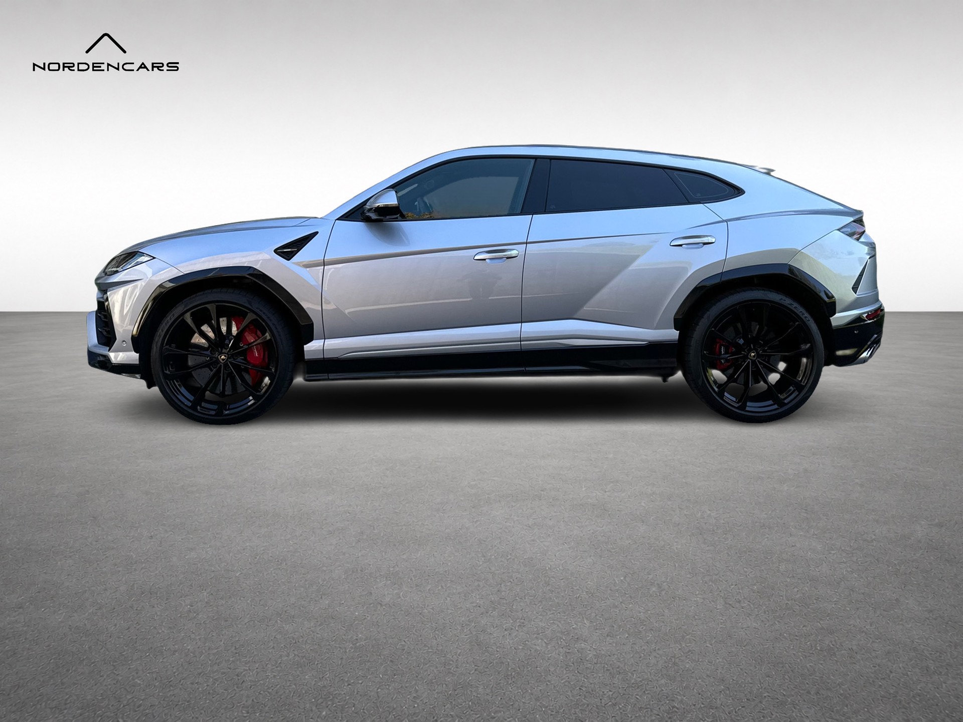 LAMBORGHINI Urus E-Gear-showroom-element-1