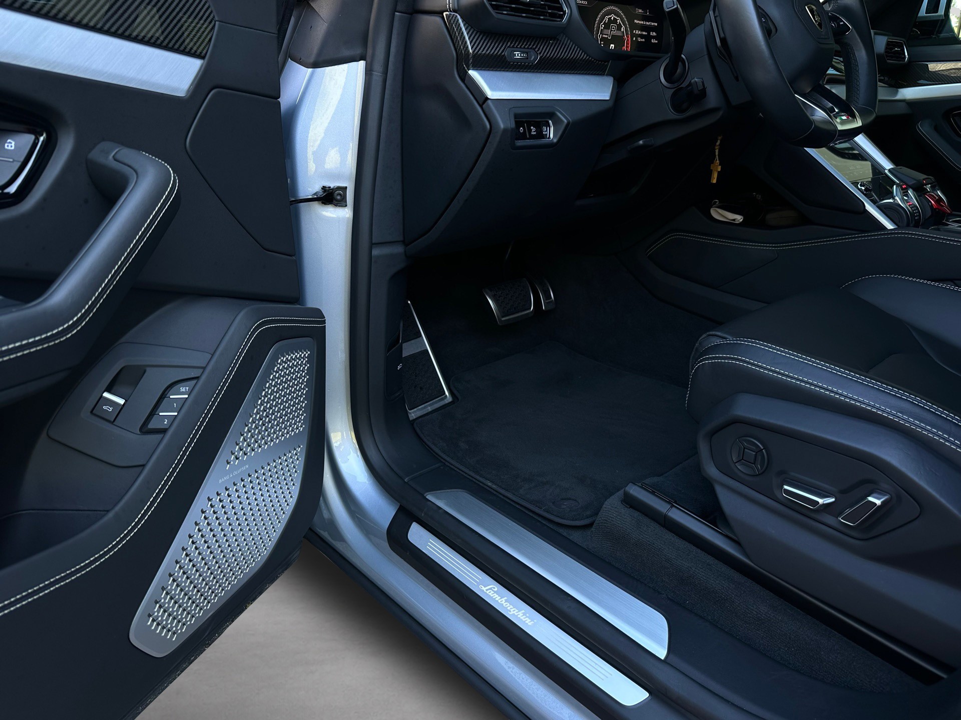 LAMBORGHINI Urus E-Gear-image-9