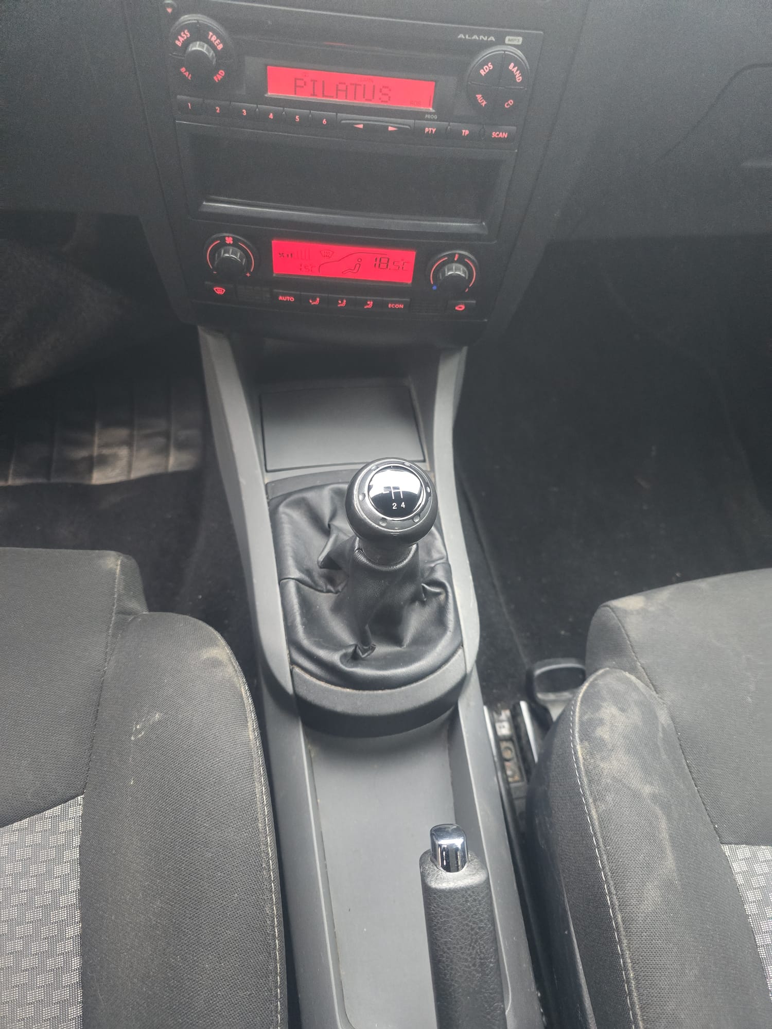 SEAT Ibiza 1.4 16V Reference-image-9