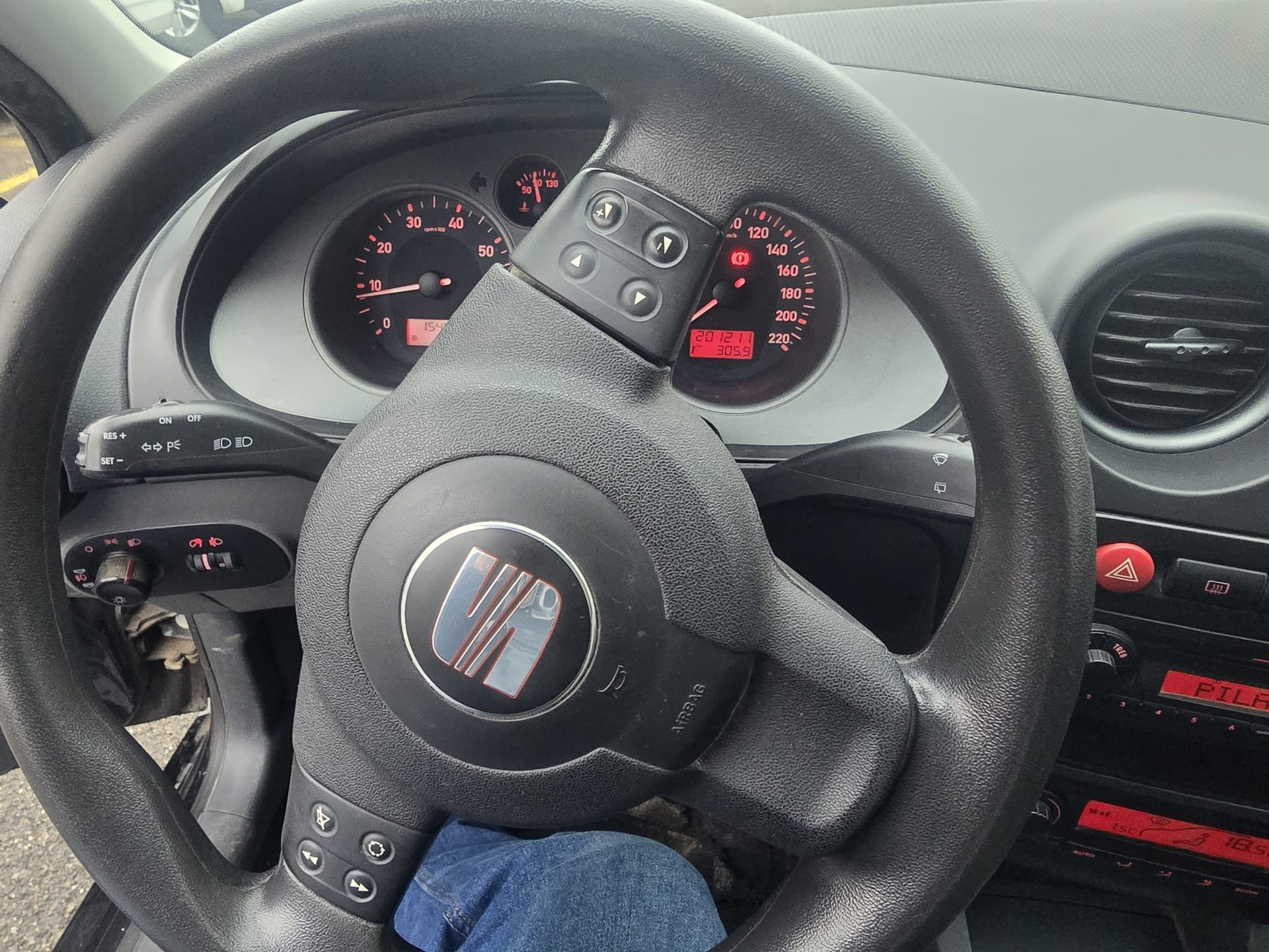 SEAT Ibiza 1.4 16V Reference-image-7