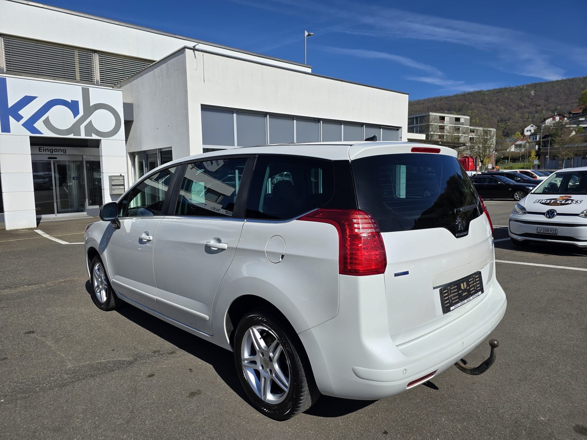 PEUGEOT 5008 1.6 BlueHDi Sensation Tiptronic-image-9