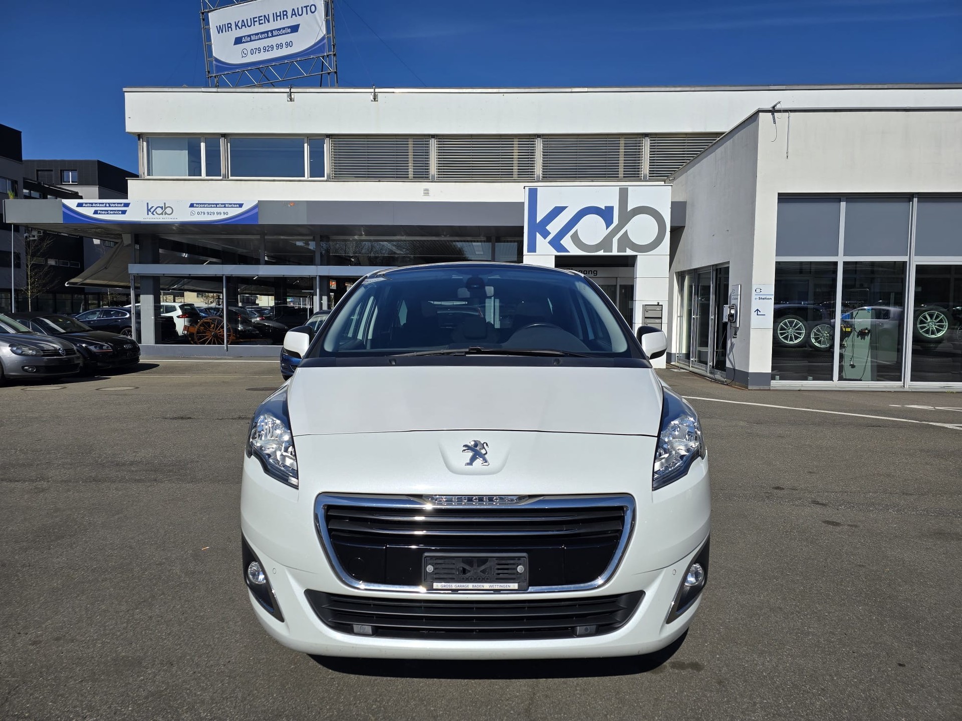 PEUGEOT 5008 1.6 BlueHDi Sensation Tiptronic-image-2