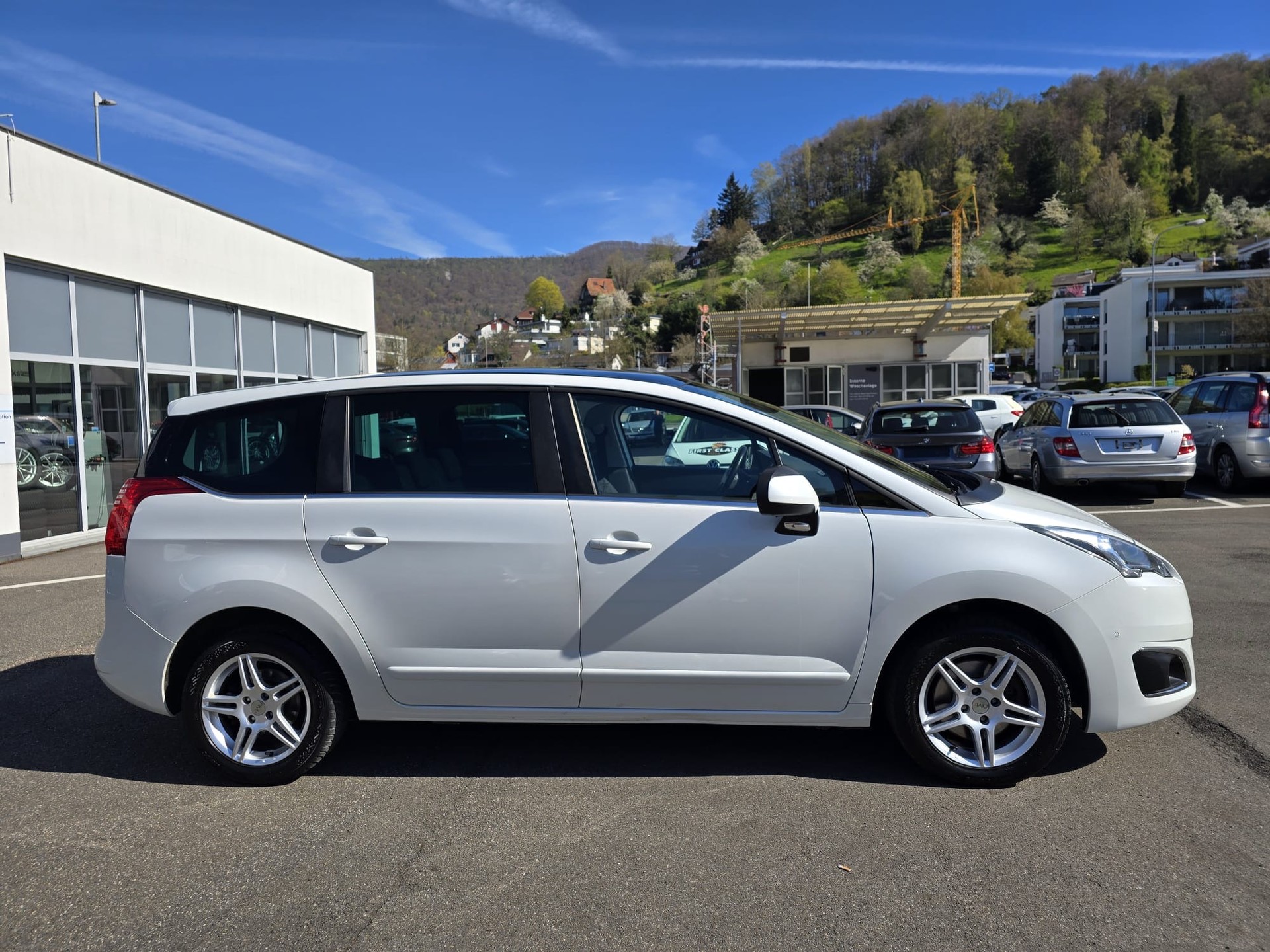 PEUGEOT 5008 1.6 BlueHDi Sensation Tiptronic-image-5