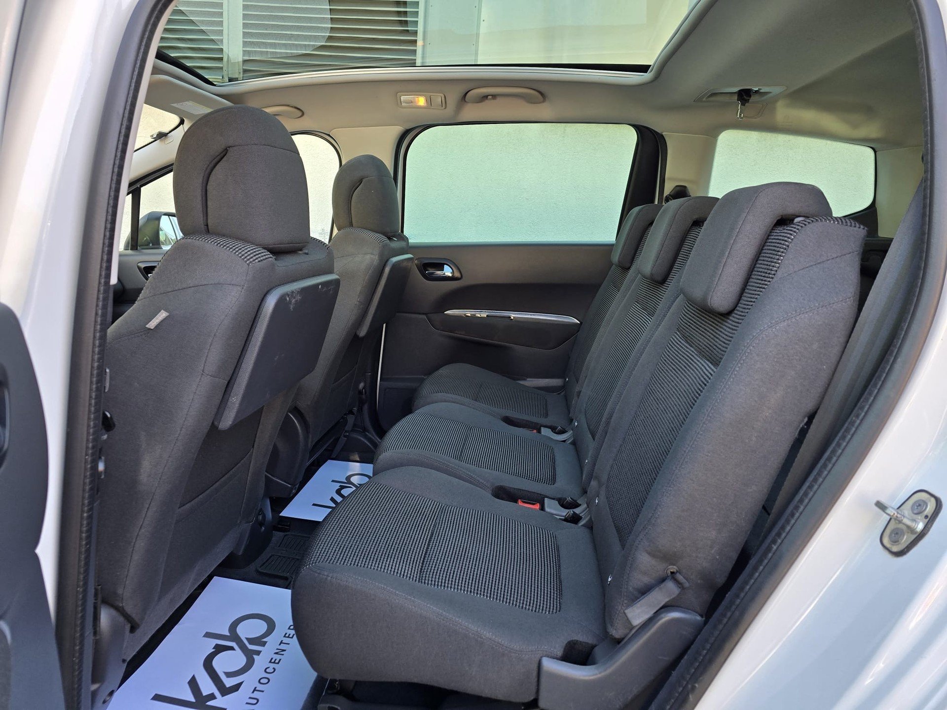 PEUGEOT 5008 1.6 BlueHDi Sensation Tiptronic-image-15