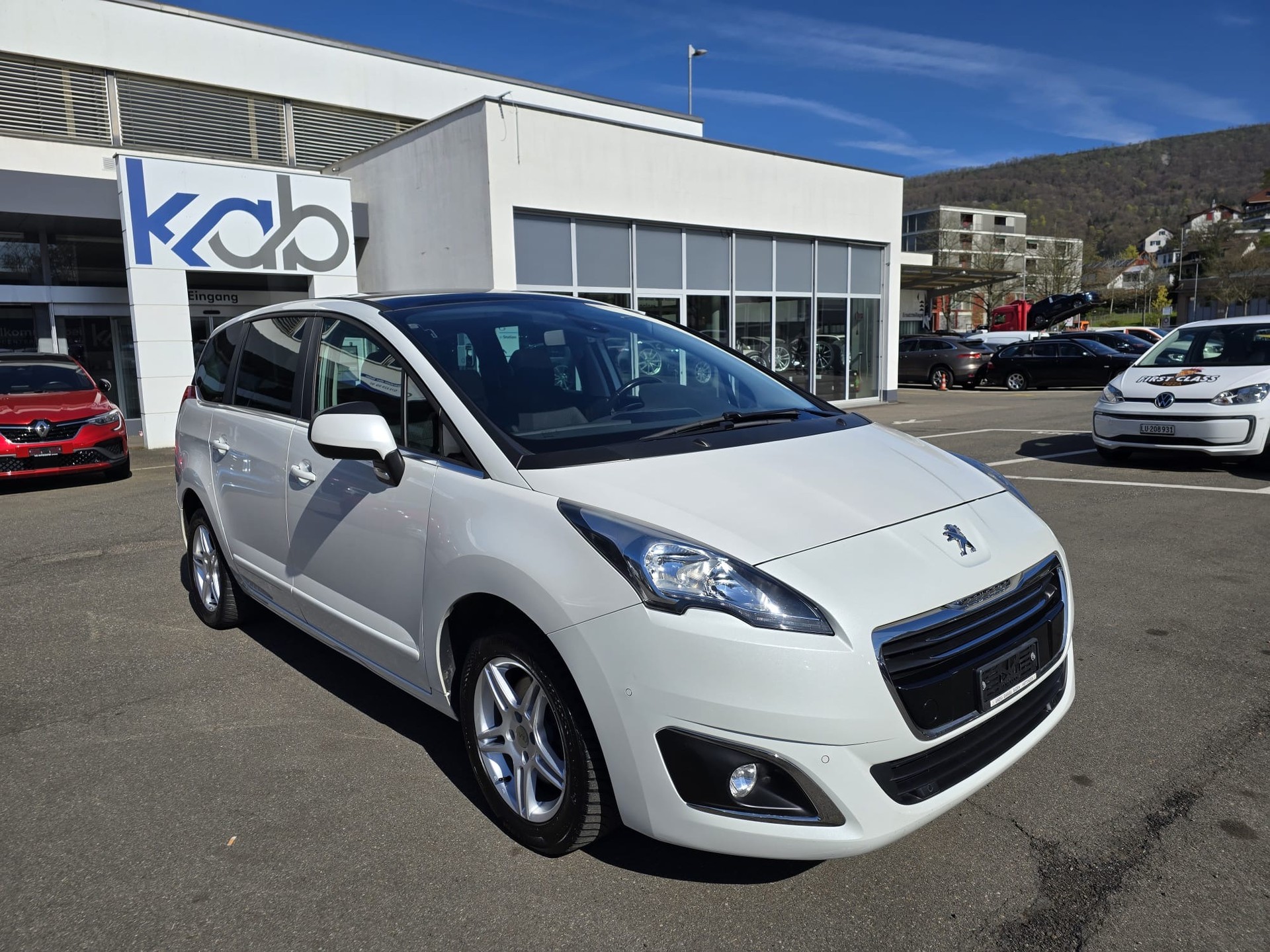 PEUGEOT 5008 1.6 BlueHDi Sensation Tiptronic-image-1