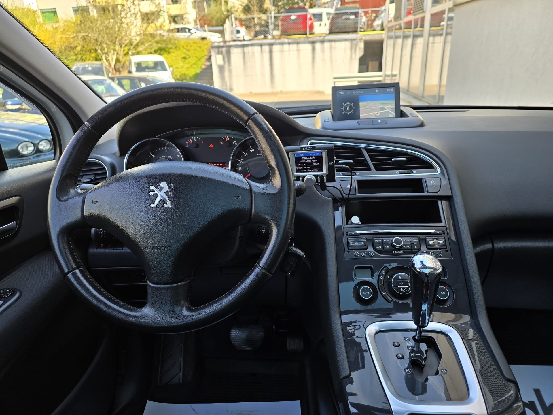 PEUGEOT 5008 1.6 BlueHDi Sensation Tiptronic-image-11