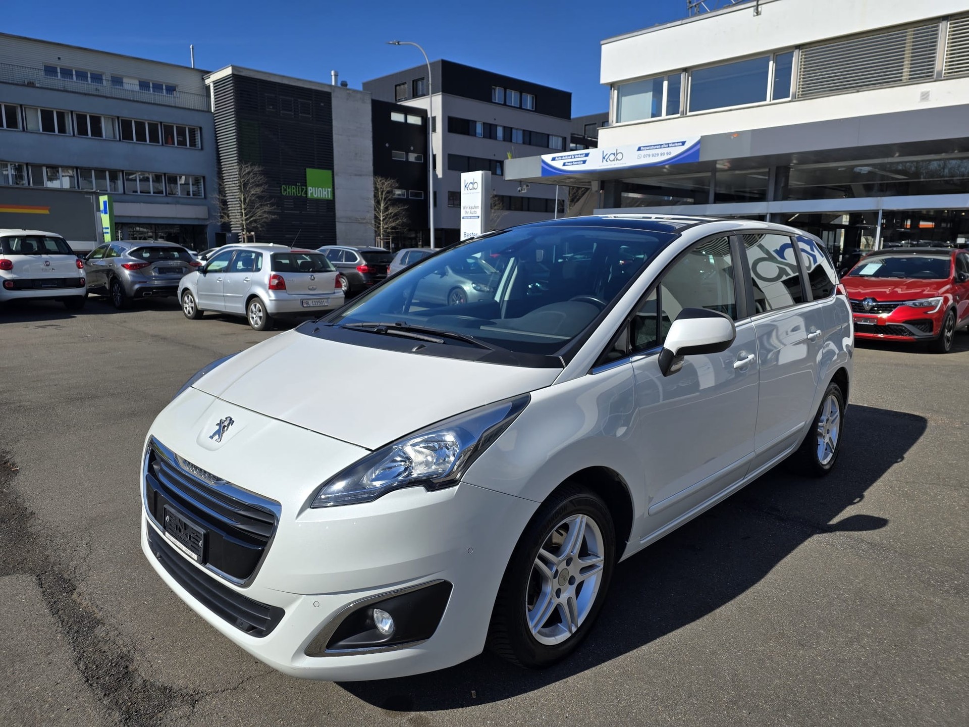 PEUGEOT 5008 1.6 BlueHDi Sensation Tiptronic-image-0