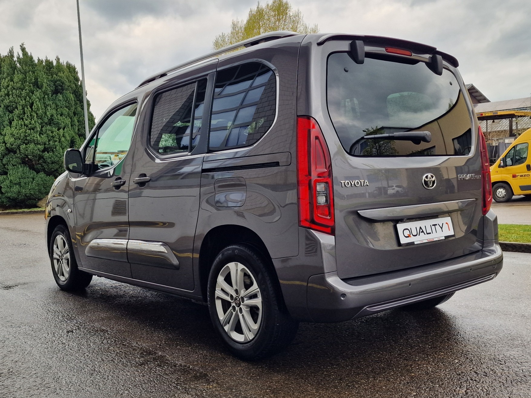 TOYOTA Proace City Verso 1.2-image-5