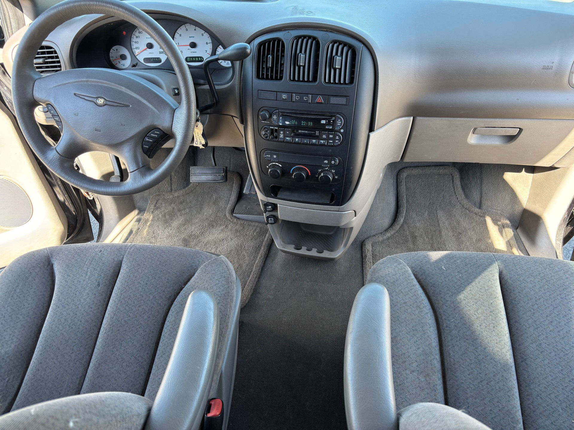 CHRYSLER Voyager 2.4 SE-image-6