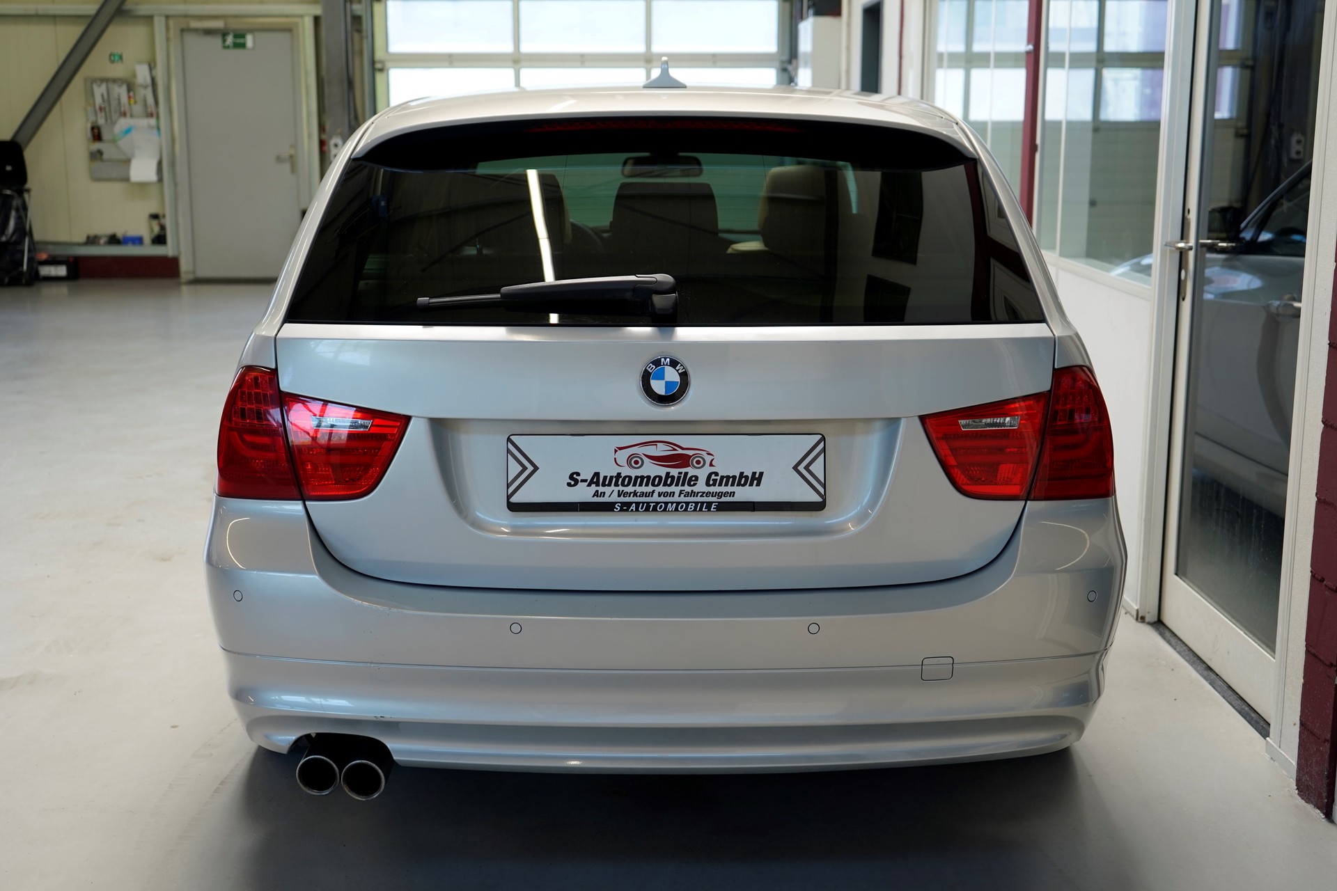 BMW 330i xDrive Touring Steptronic-image-7