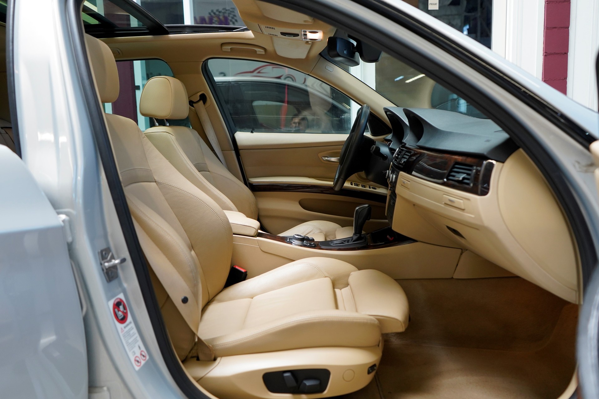 BMW 330i xDrive Touring Steptronic-image-13