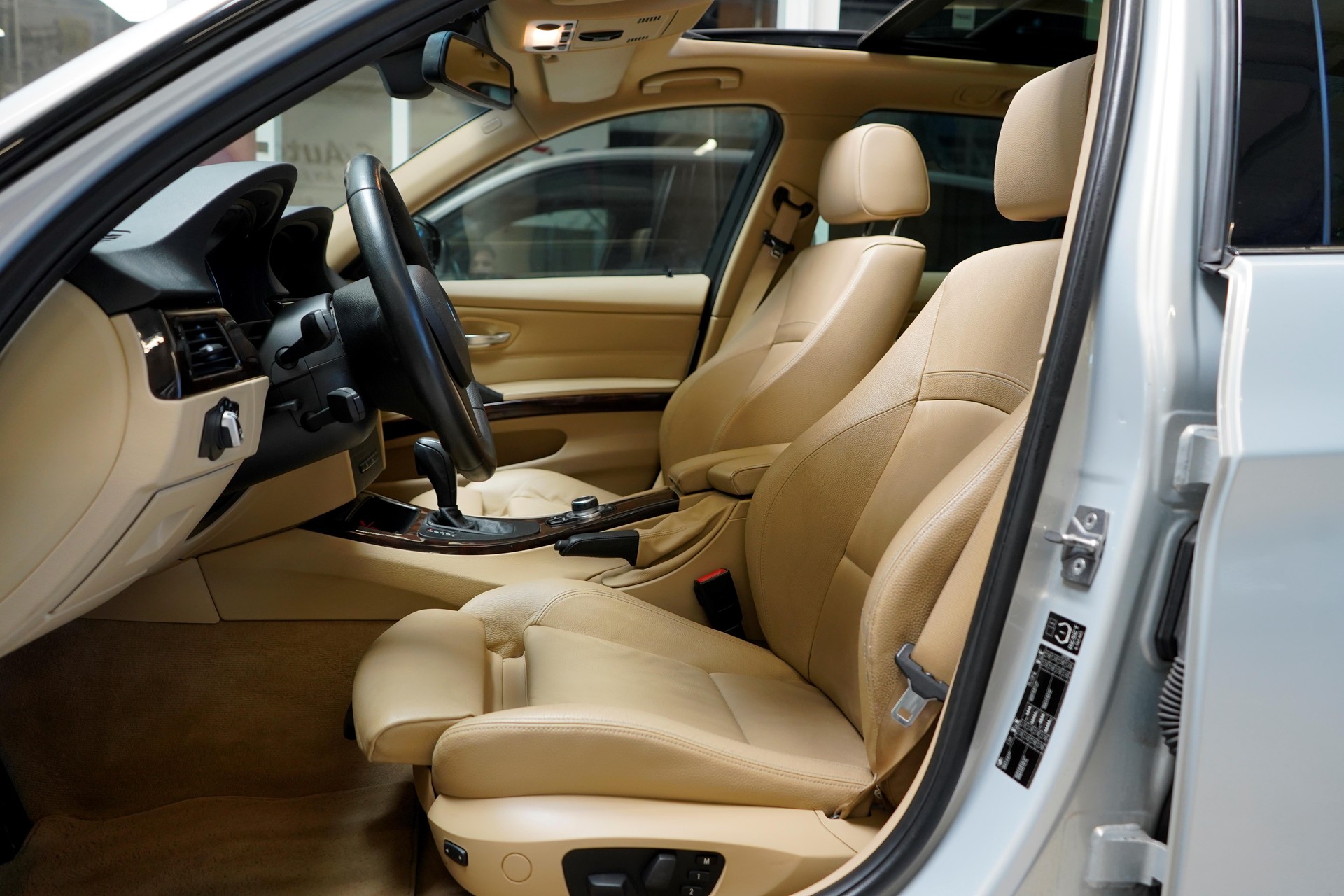 BMW 330i xDrive Touring Steptronic-image-11