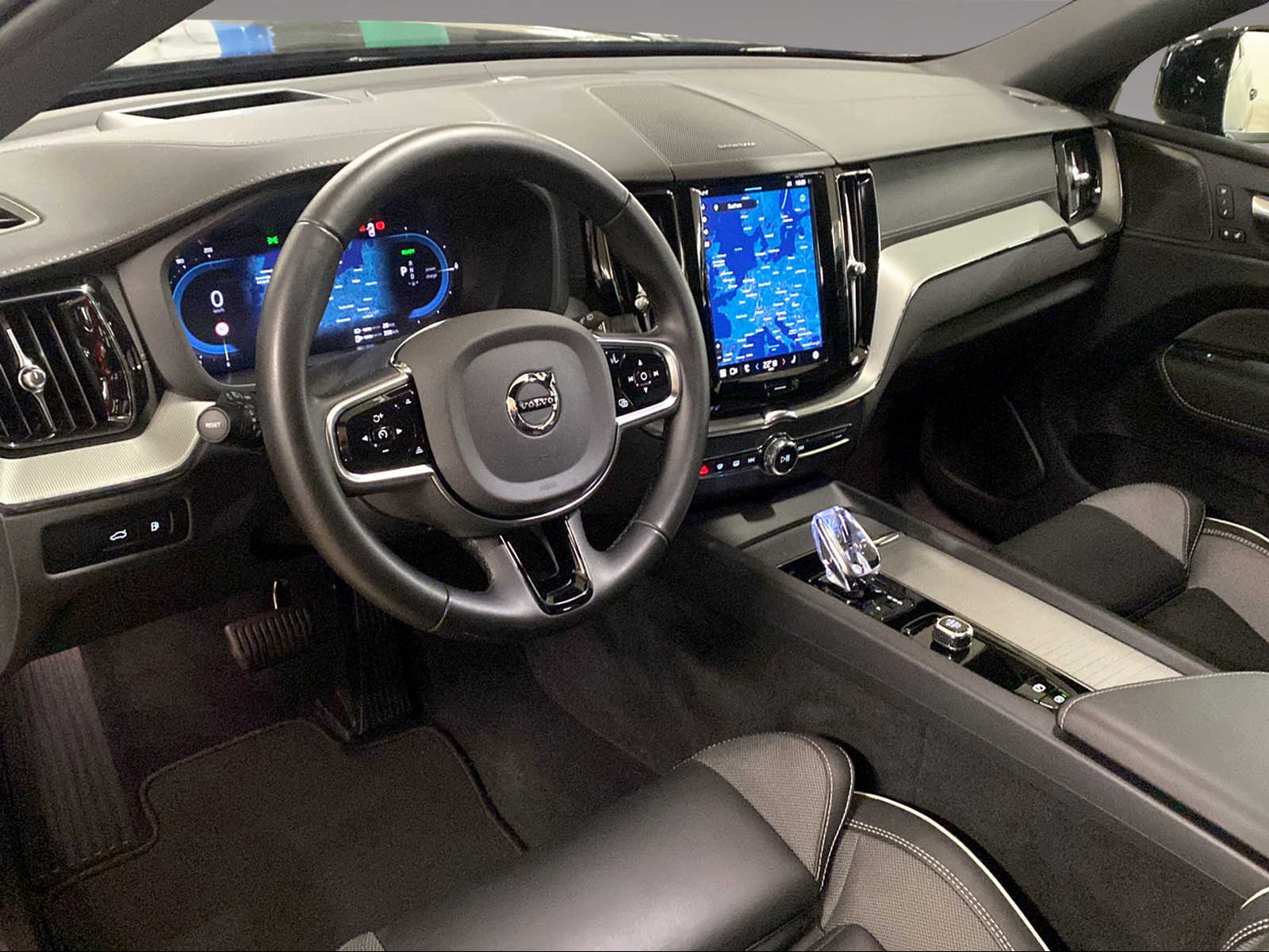 VOLVO XC60 2.0 T8 TE XCENTRIC Black Edition eAWD-image-8