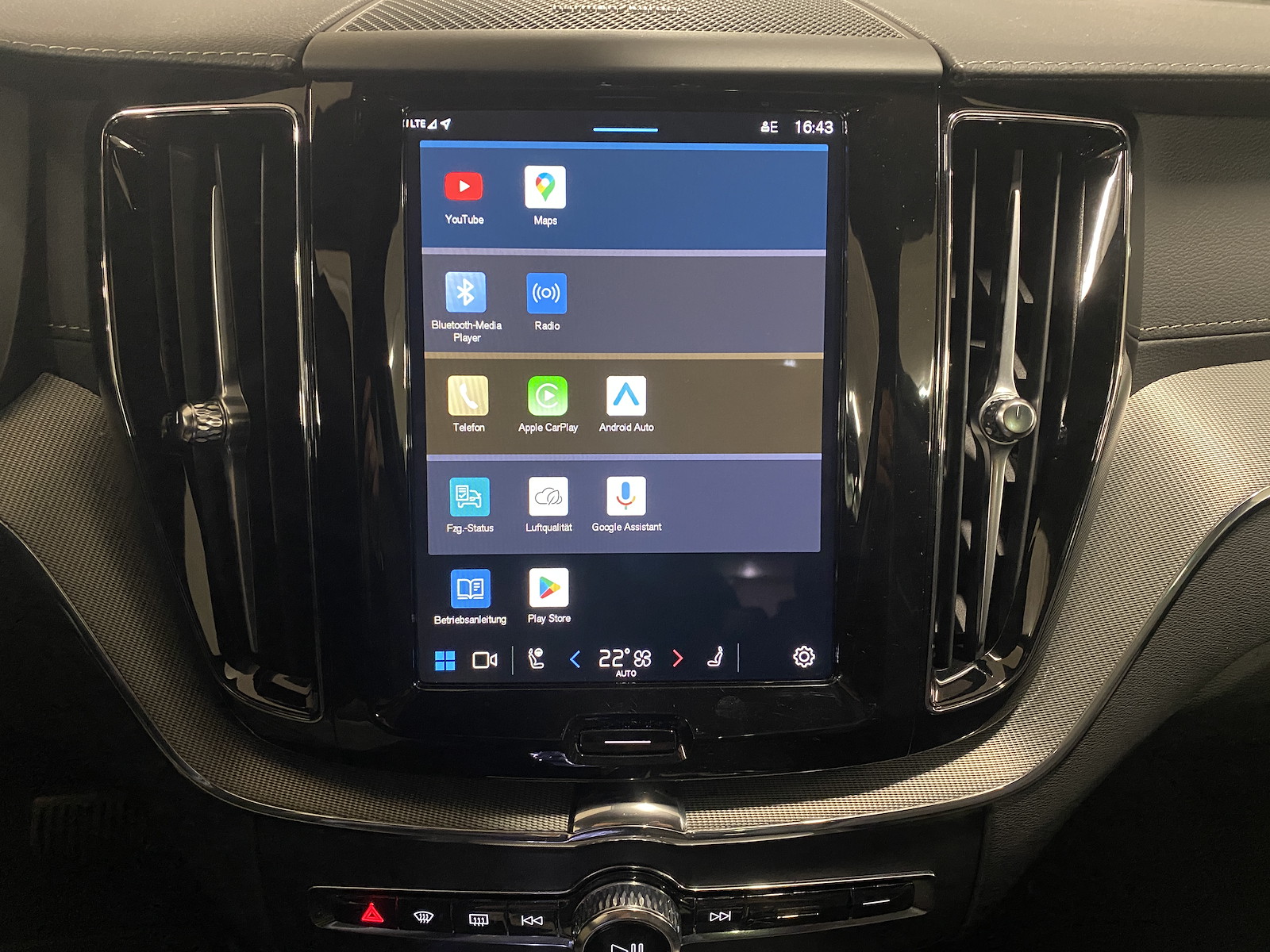 VOLVO XC60 2.0 T8 TE XCENTRIC Black Edition eAWD-image-11