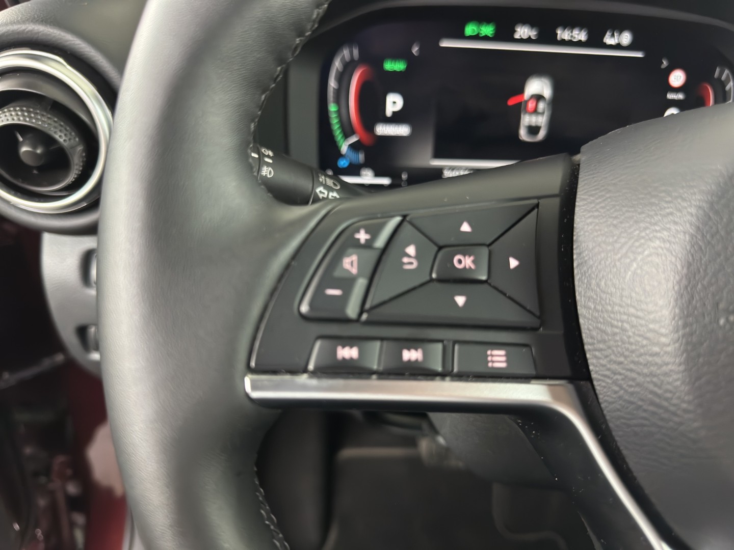 NISSAN Juke 1.6 FHEV Tekna-image-19