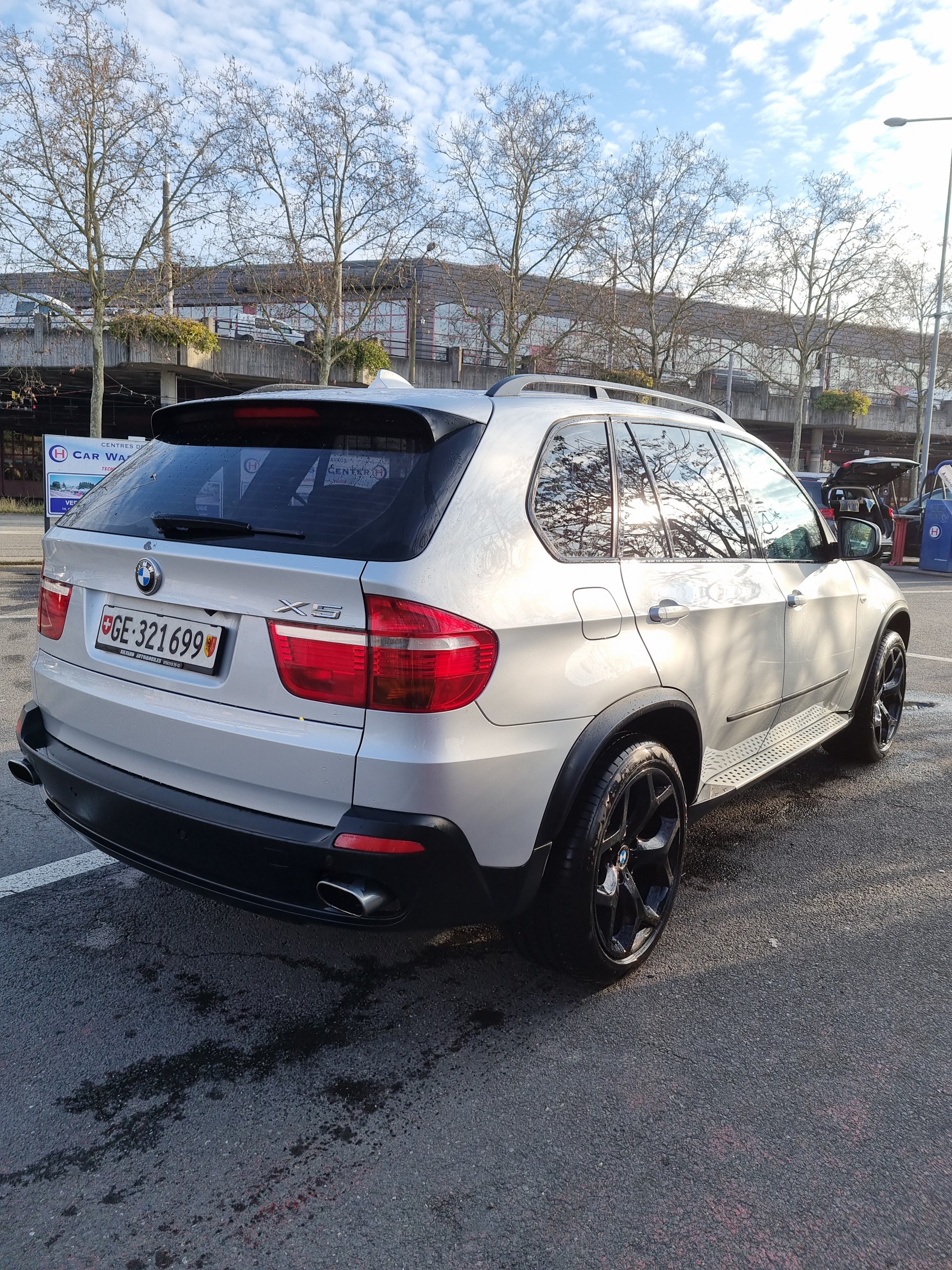 BMW 3.0si-image-1