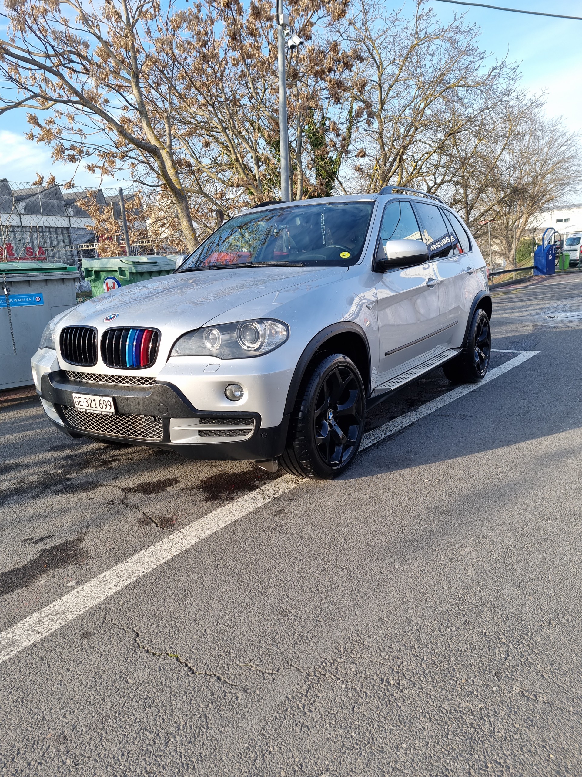 BMW 3.0si-image-0