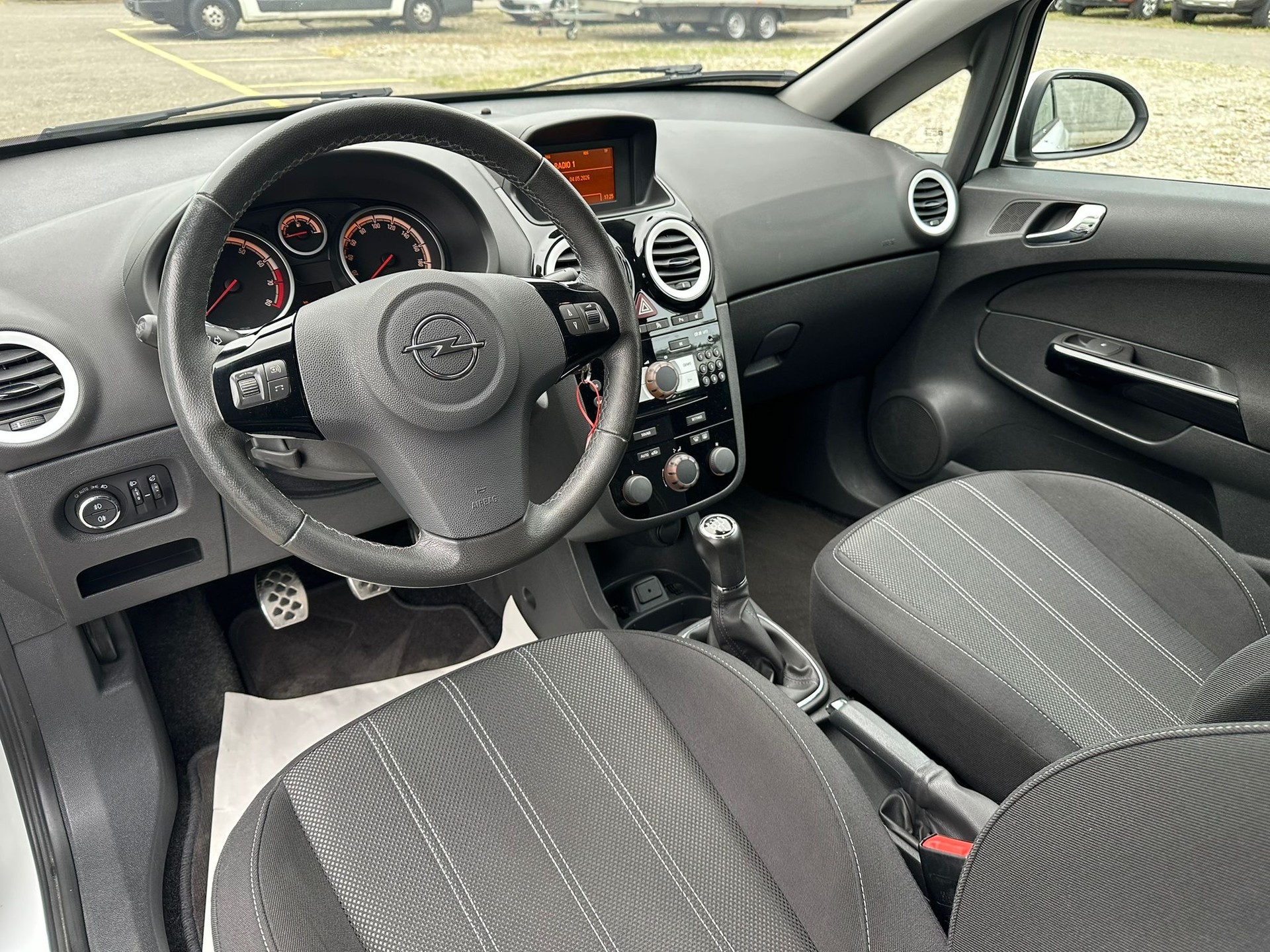 OPEL Corsa 1.4 TP Color Edition-image-15