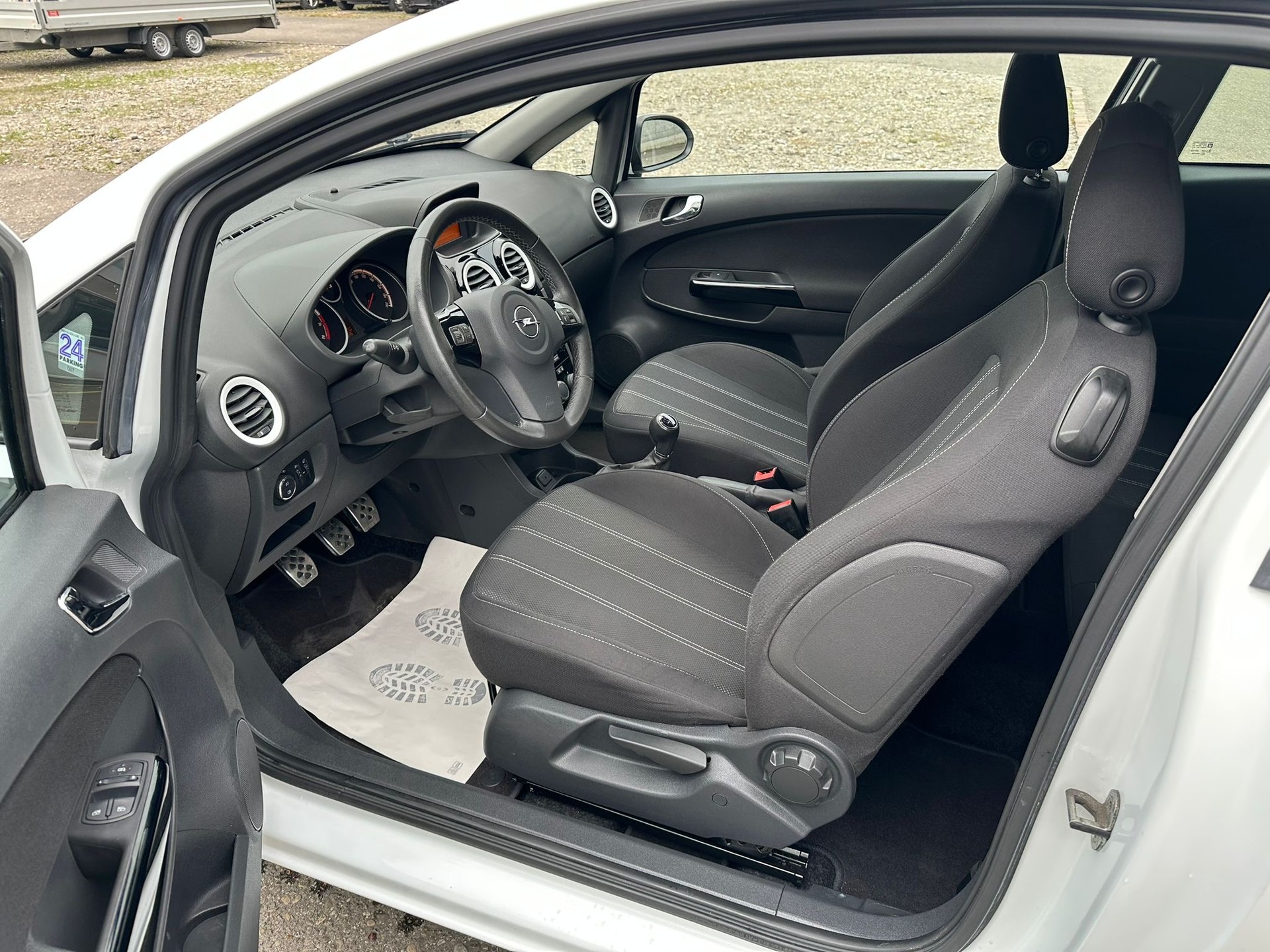 OPEL Corsa 1.4 TP Color Edition-image-8