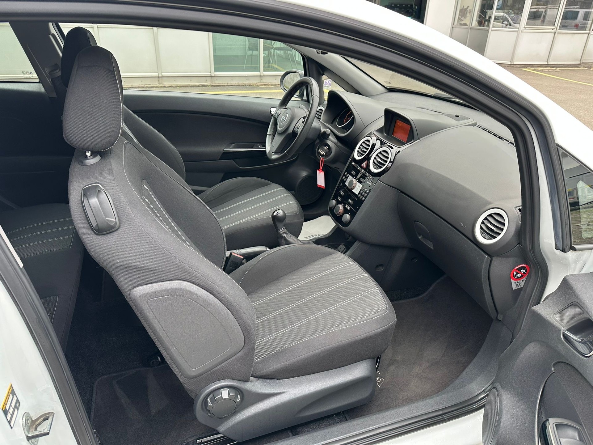 OPEL Corsa 1.4 TP Color Edition-image-16