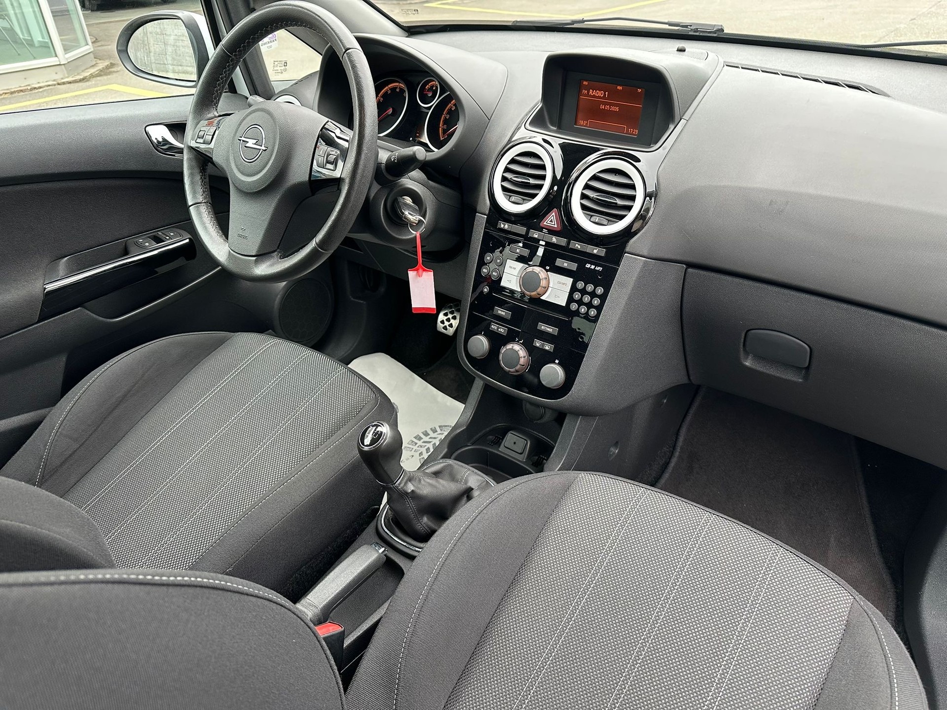OPEL Corsa 1.4 TP Color Edition-image-12