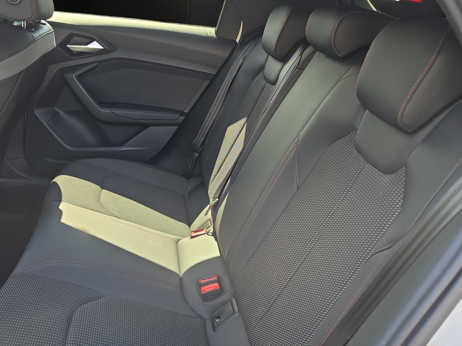 AUDI A1 Sportback 35 TFSI advanced S-tronic-image-8
