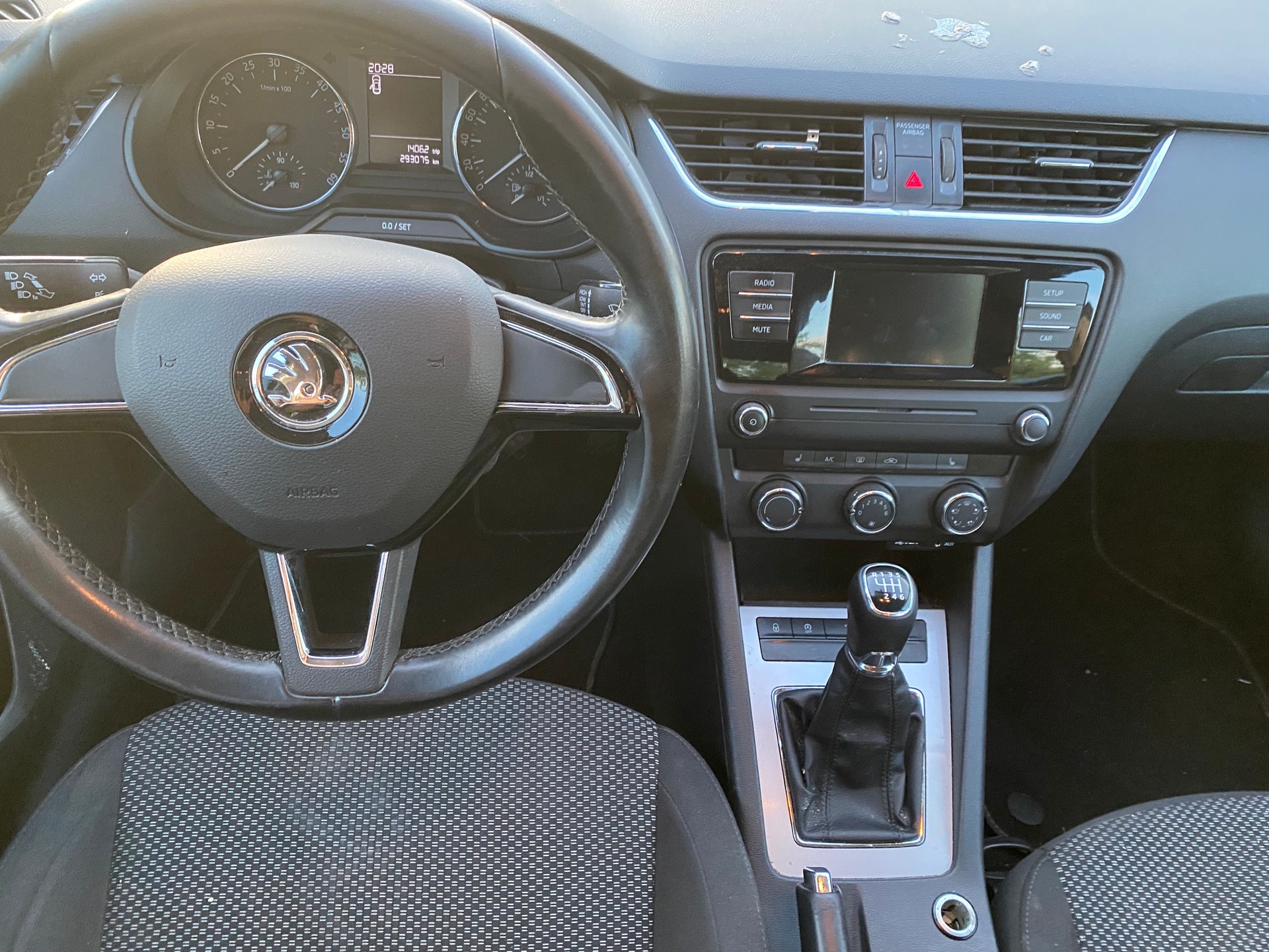 SKODA Octavia Combi 2.0 TDI Laurin & Klement-image-5