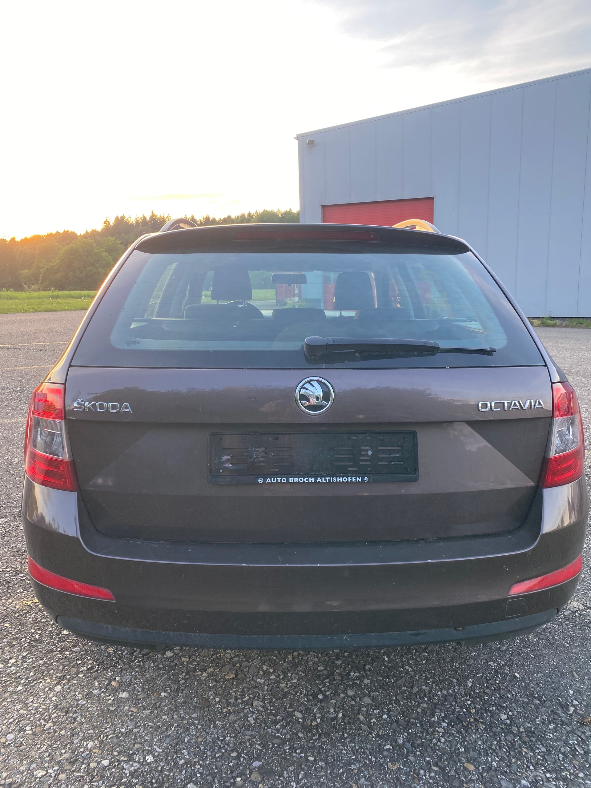 SKODA Octavia Combi 2.0 TDI Laurin & Klement-image-3