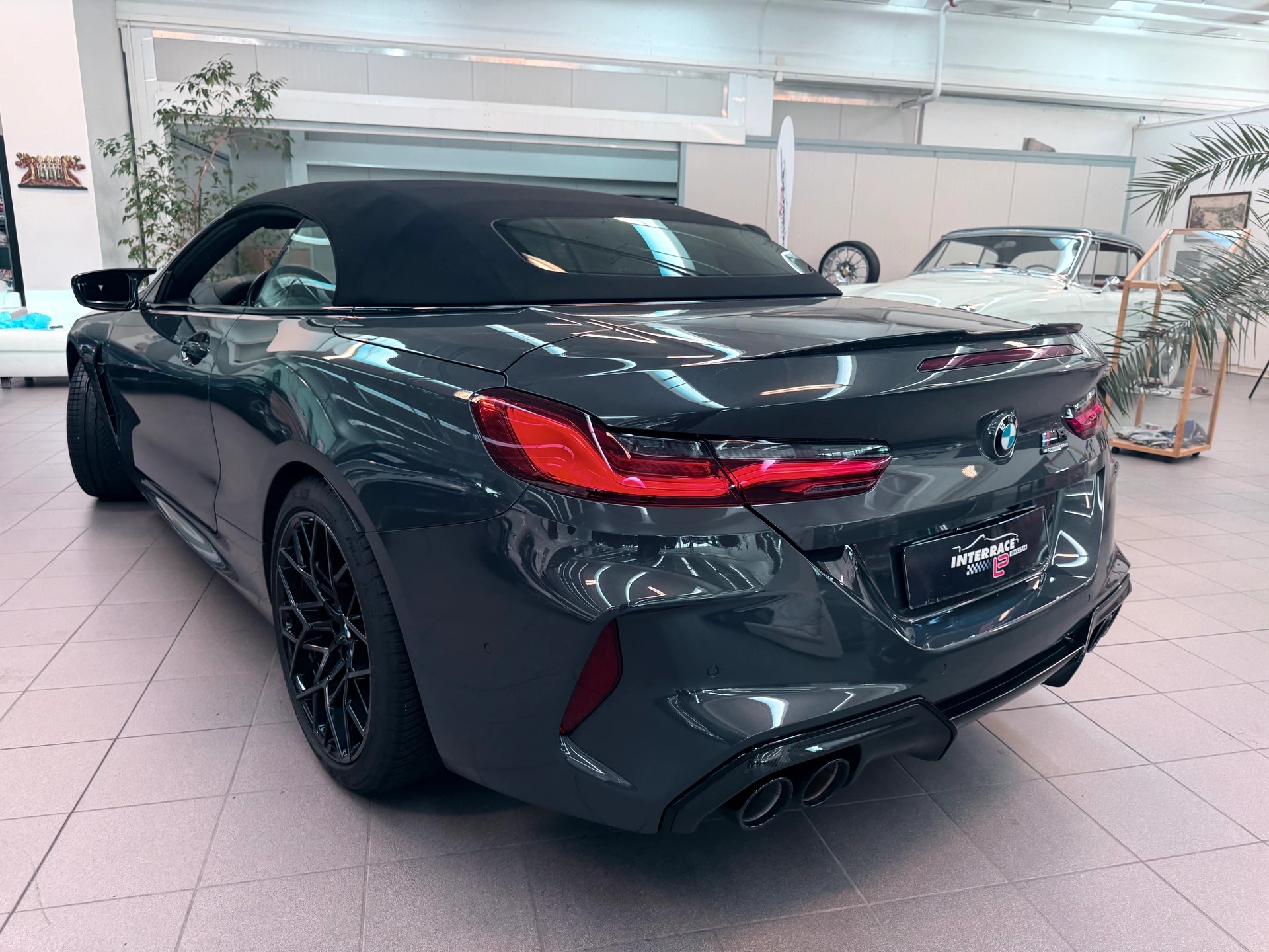 BMW M8 xDrive M Competition Steptronic-image-3