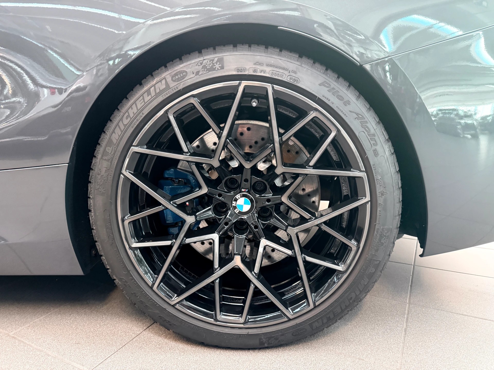 BMW M8 xDrive M Competition Steptronic-image-2