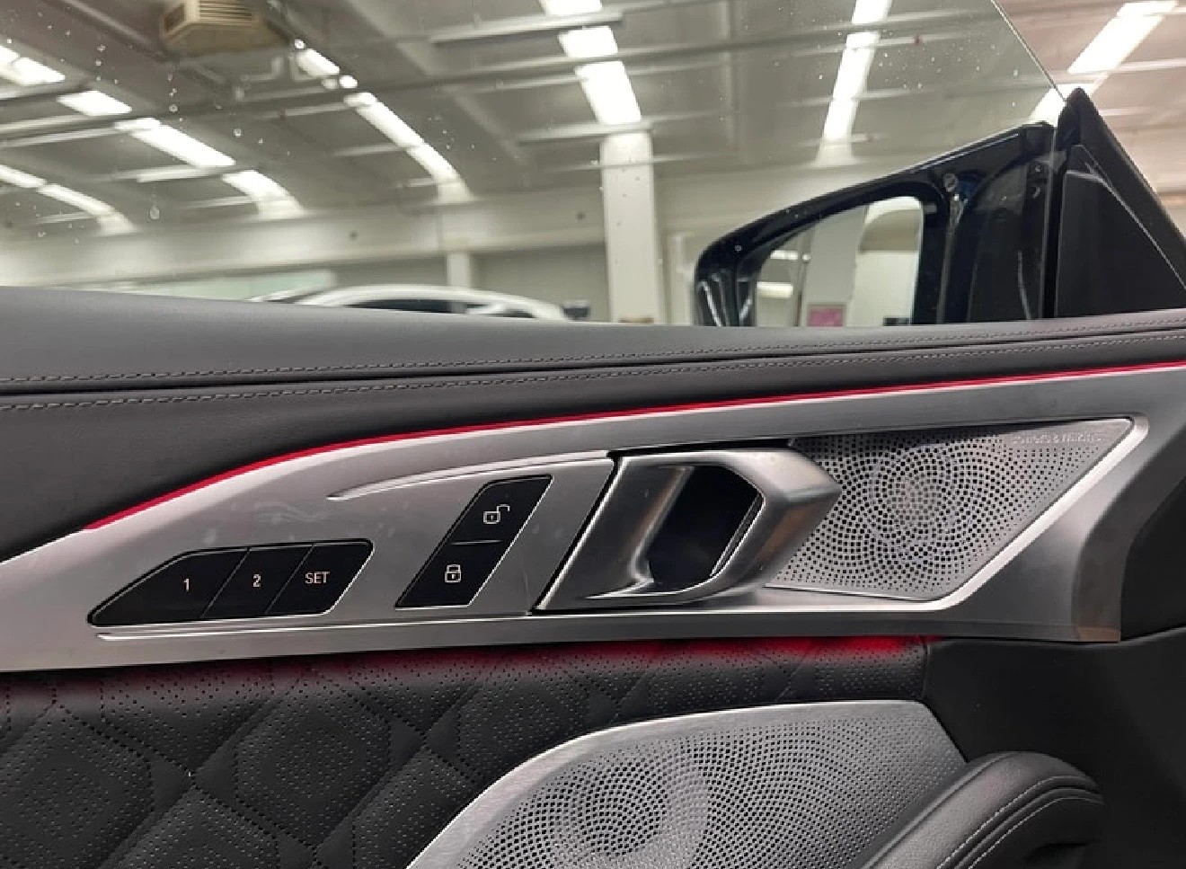 BMW M8 xDrive M Competition Steptronic-image-12