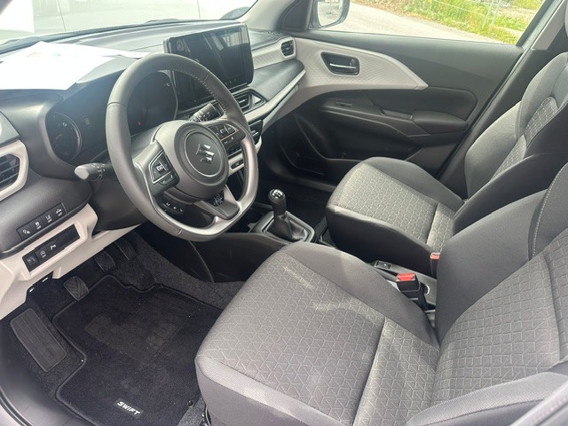 SUZUKI Swift 1.2 Sakura Hybrid 4x4-image-4