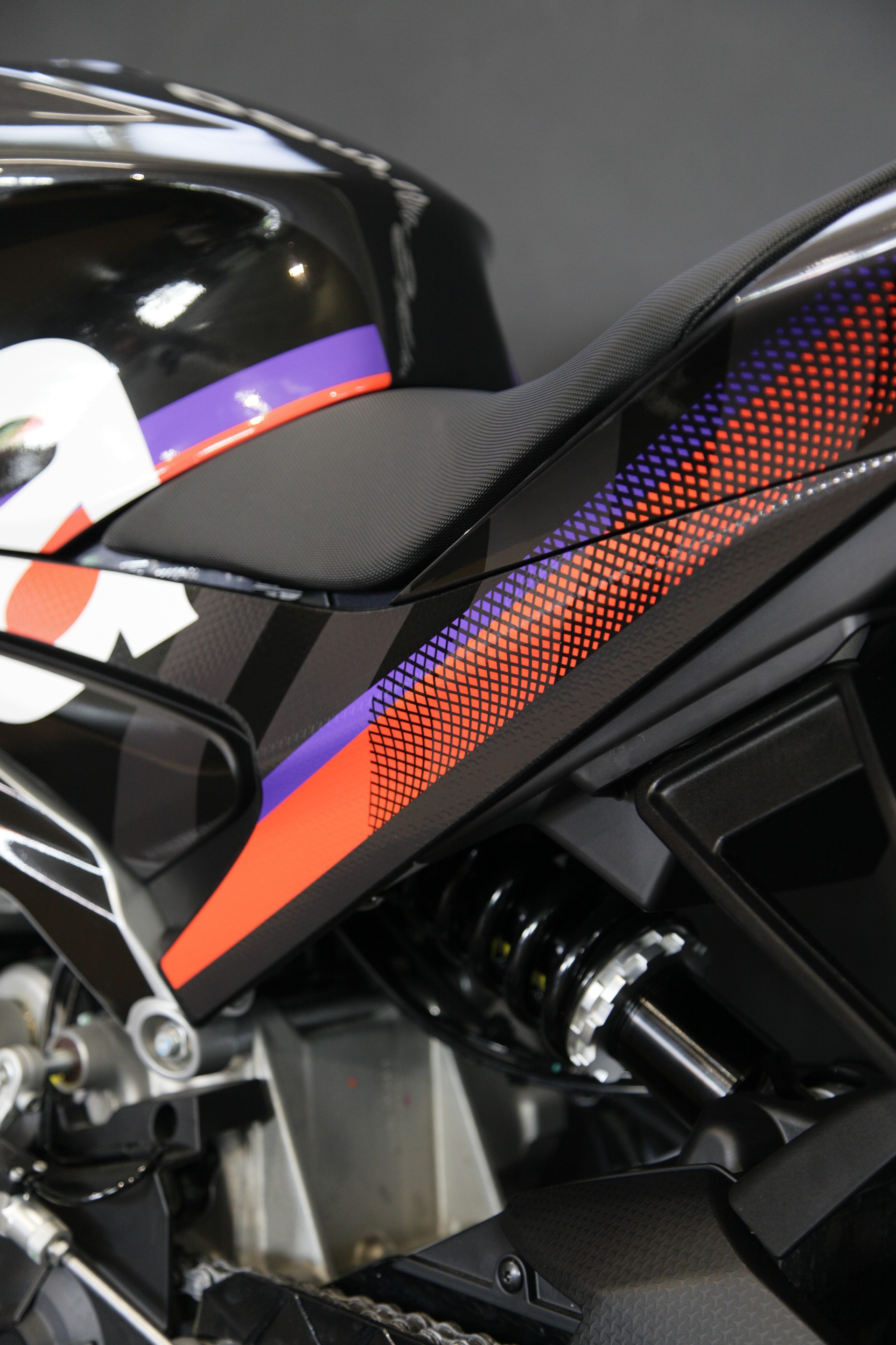 APRILIA RS GP 660 Bezzechi black Rims E5+ (105ps)-image-5