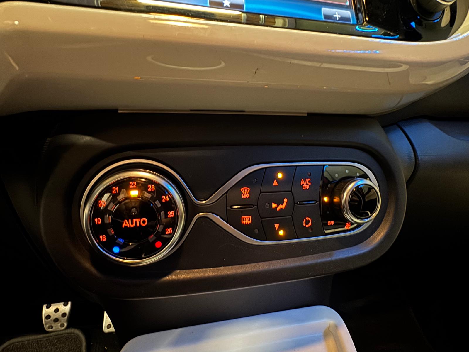 RENAULT Twingo 0.9 90th Anniversary-image-21
