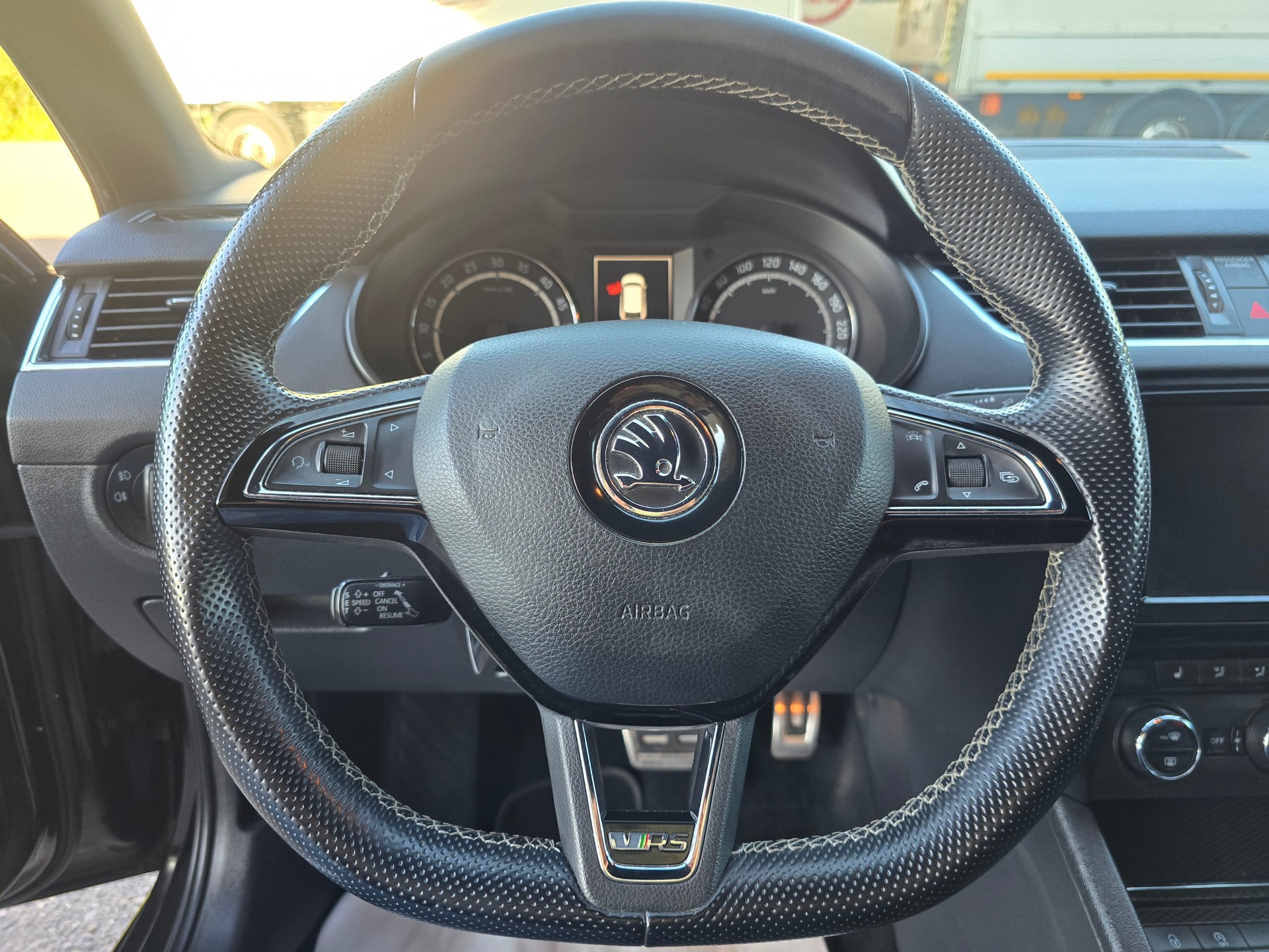 SKODA Octavia Combi 2.0 TDI RS 4x4 DSG-image-18