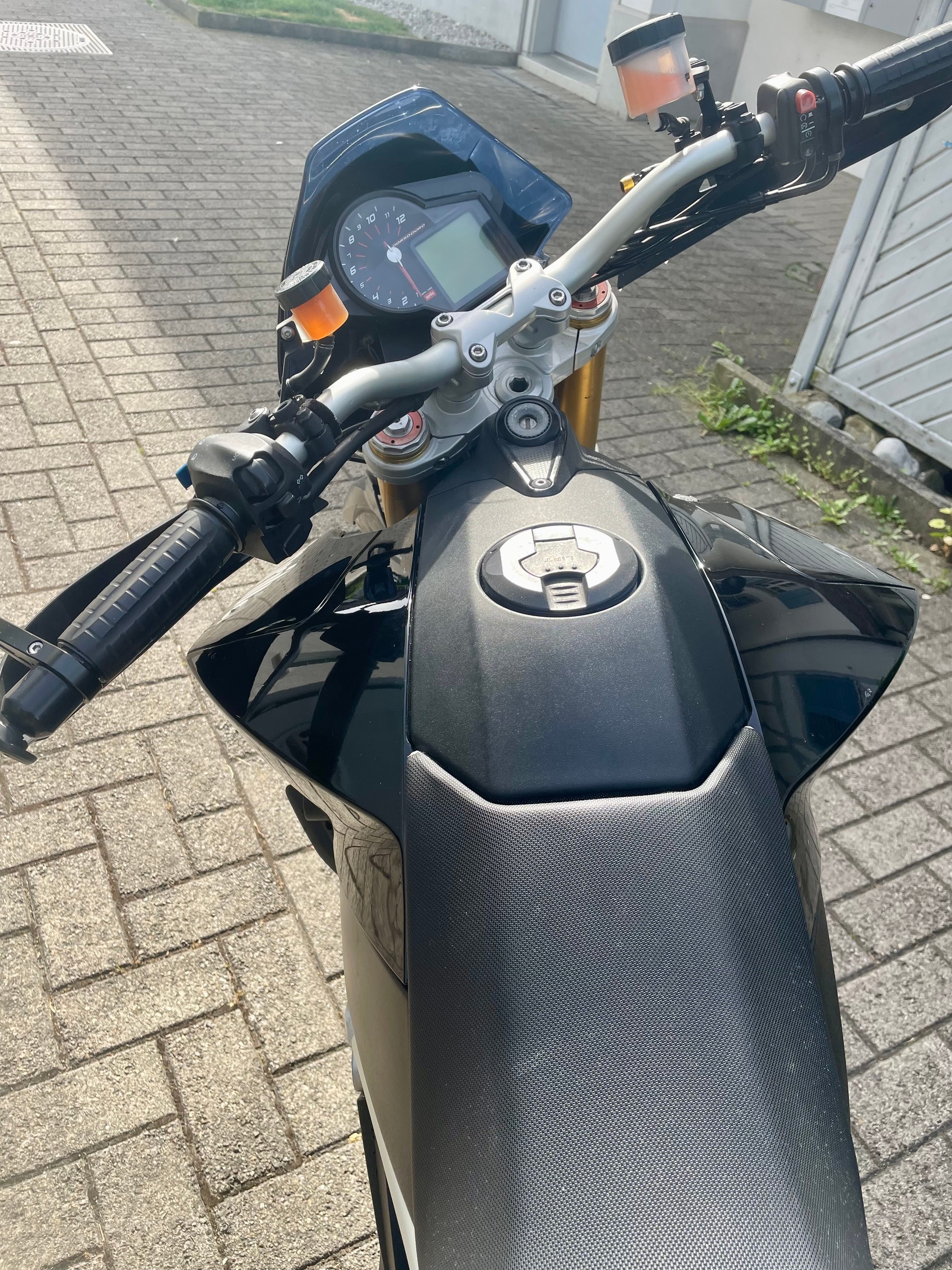 APRILIA Dorsoduro 1200 ABS/TC-image-9