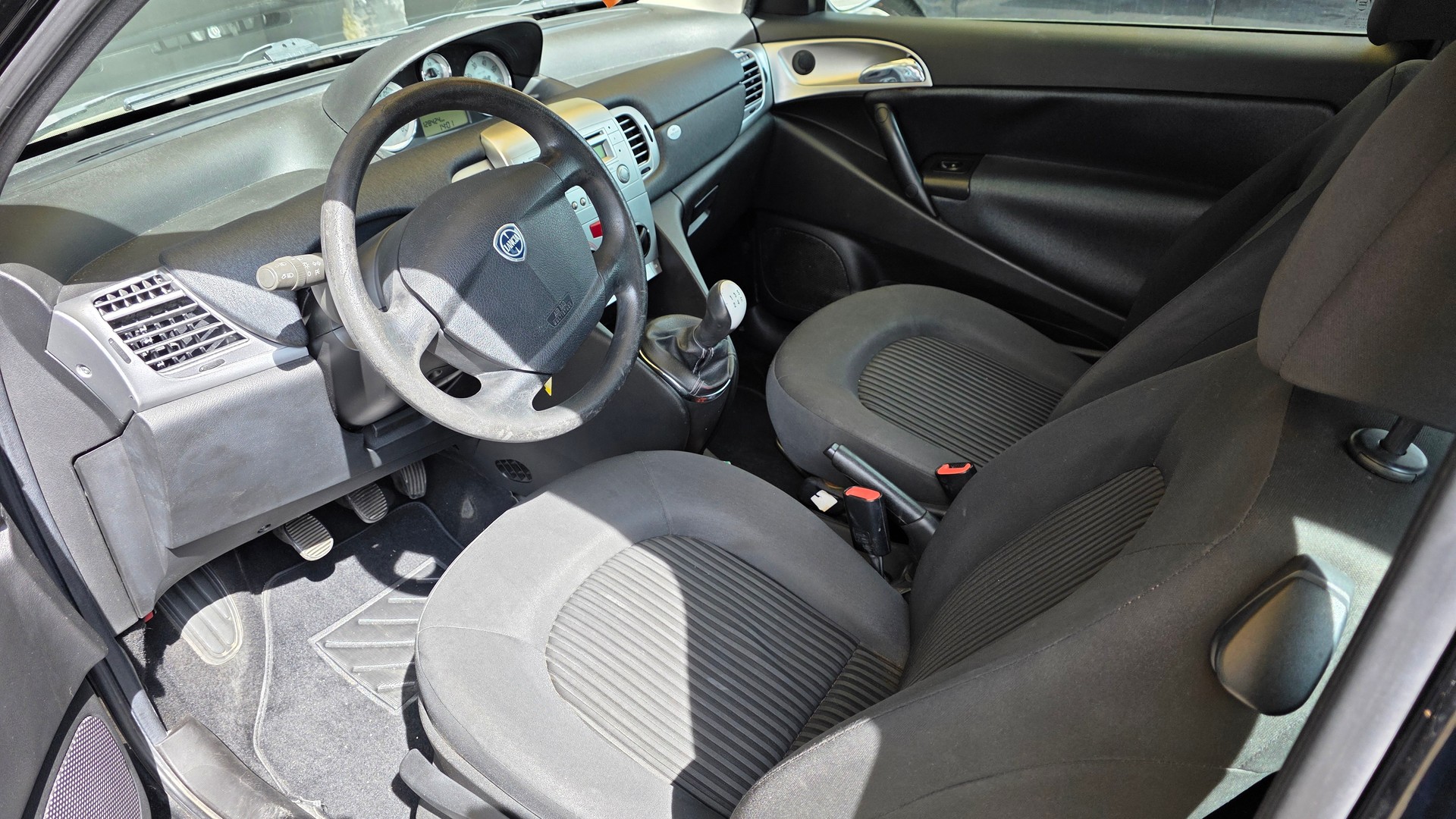 LANCIA YPSILON-image-4