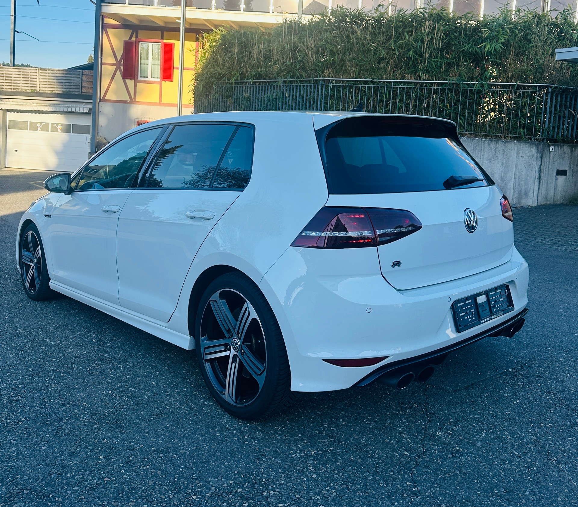 VW Golf 2.0 TSI R 4Motion DSG-image-5