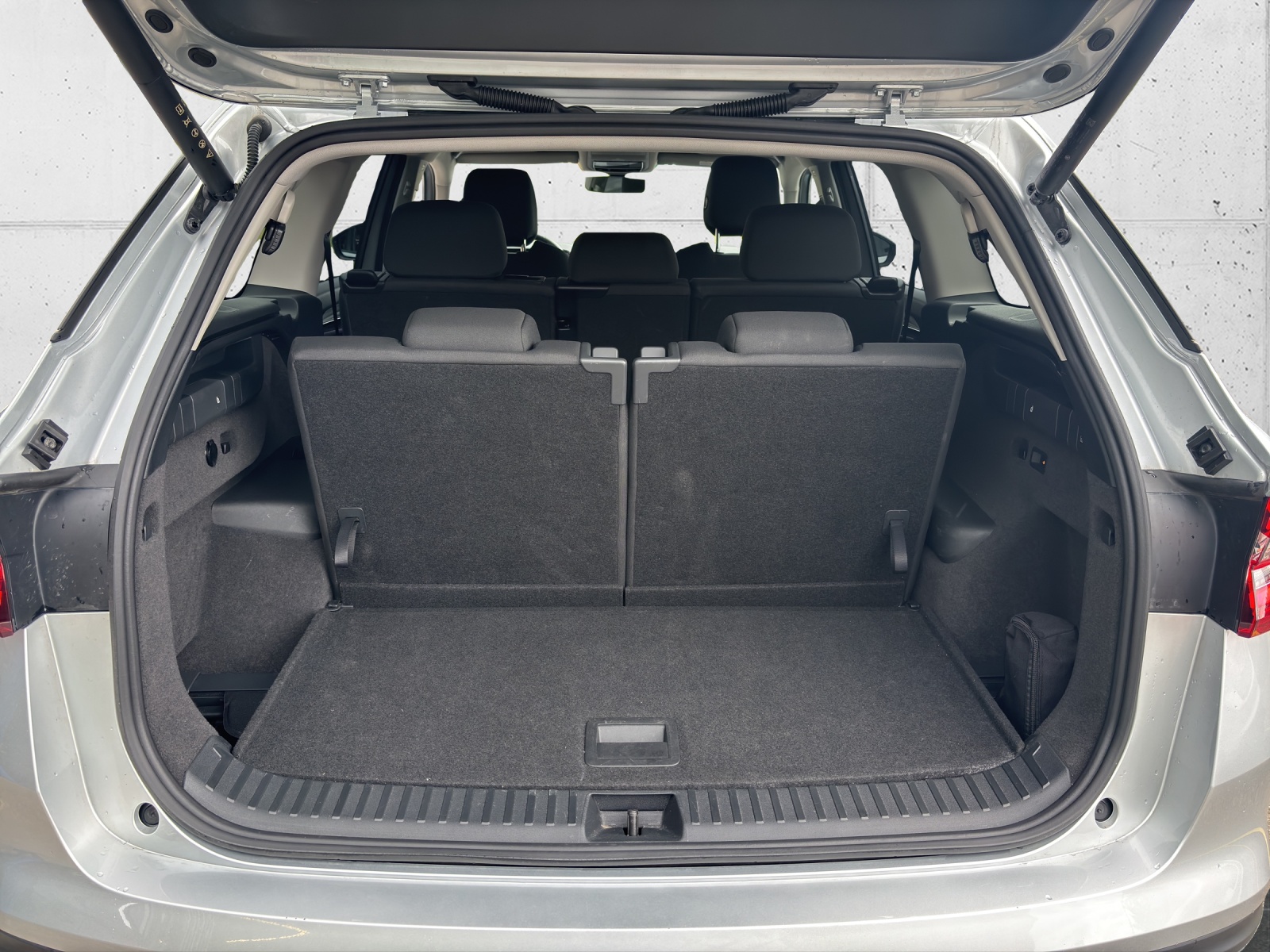 SKODA New Kodiaq 2.0 TSI Selection 4x4 7-Sitzer mit AHK, fortl. Werksgarantie-image-10