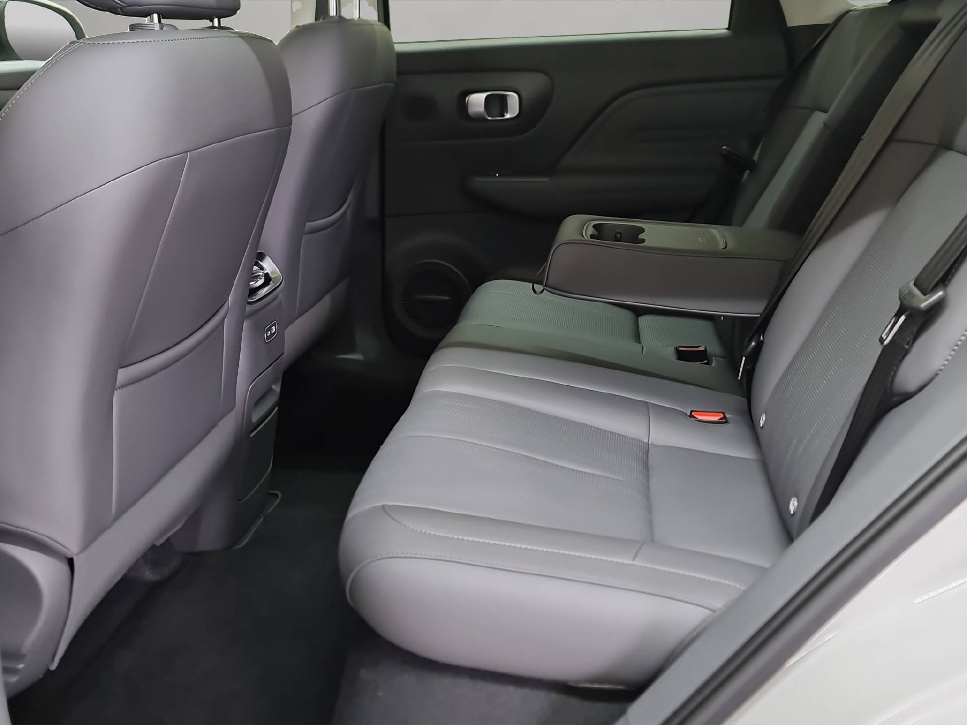 LEAPMOTOR B10 1.5 Hybrid EV-image-9