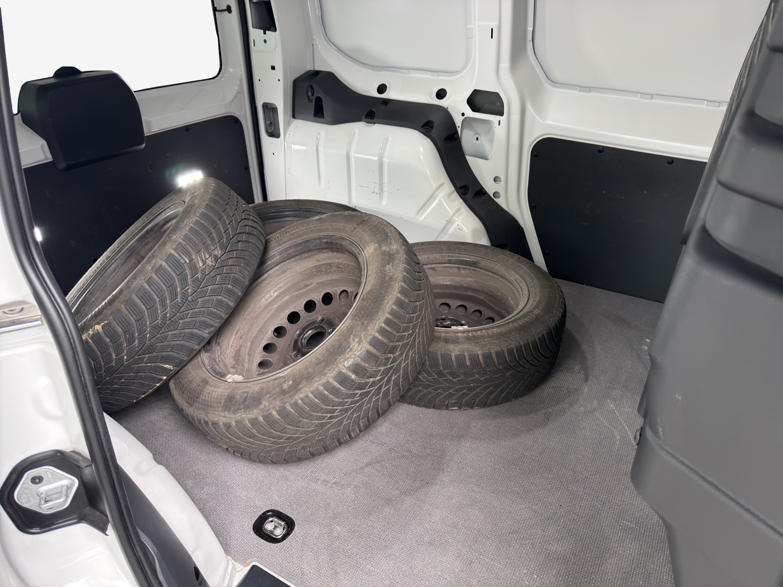 VW Caddy Cargo 2.0TDI 4Motion-image-11