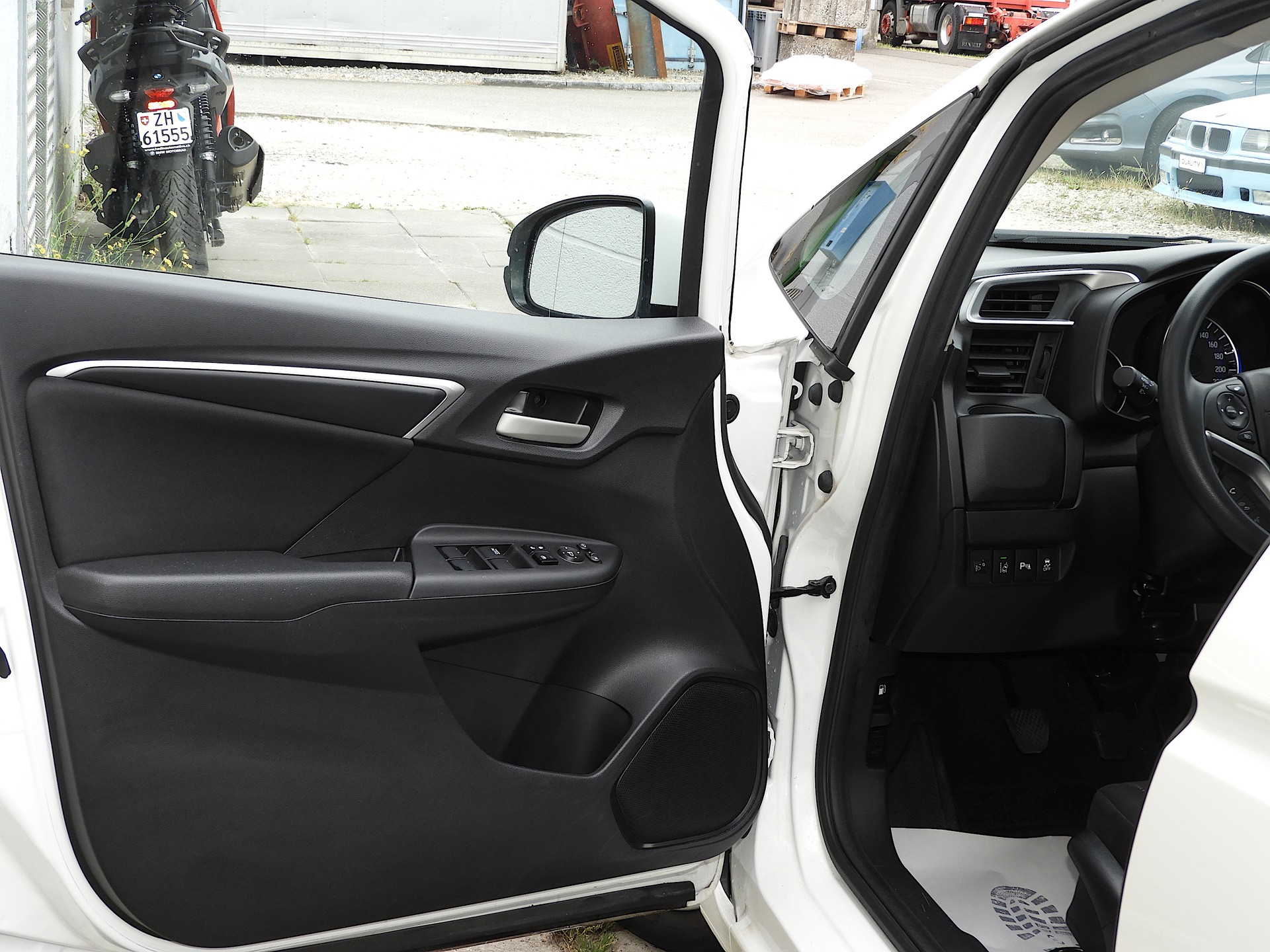 HONDA Jazz 1.3i-VTEC I aus erster Hand I Honda Service bisher I Garantie inkl. I Top Ausstattung-image-6