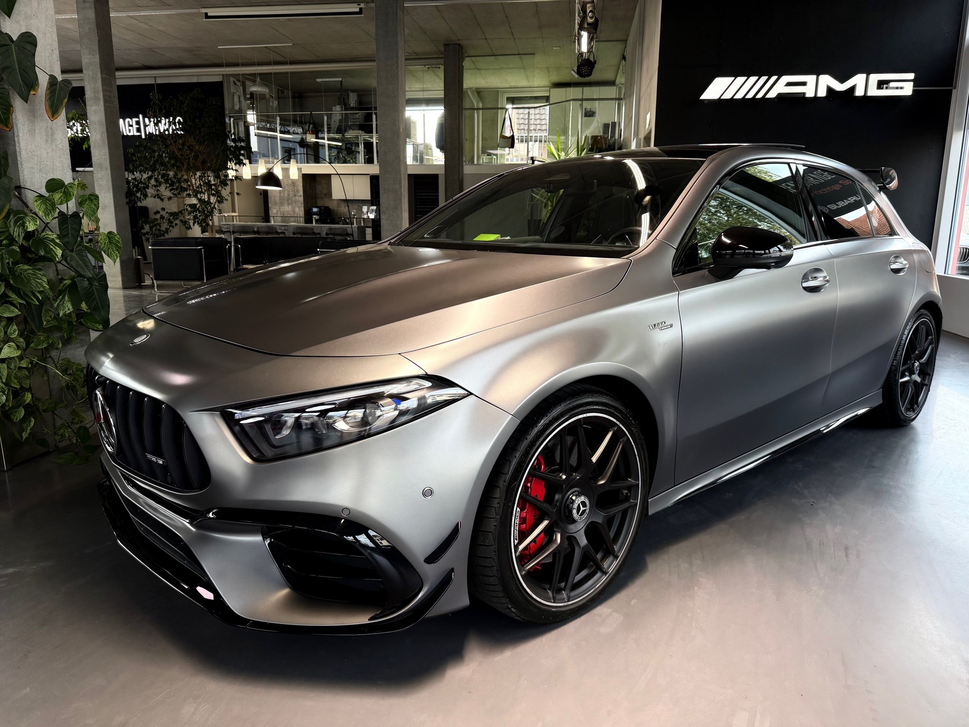 MERCEDES-BENZ A 45 S AMG 4Matic+ Speedshift-showroom-element-2