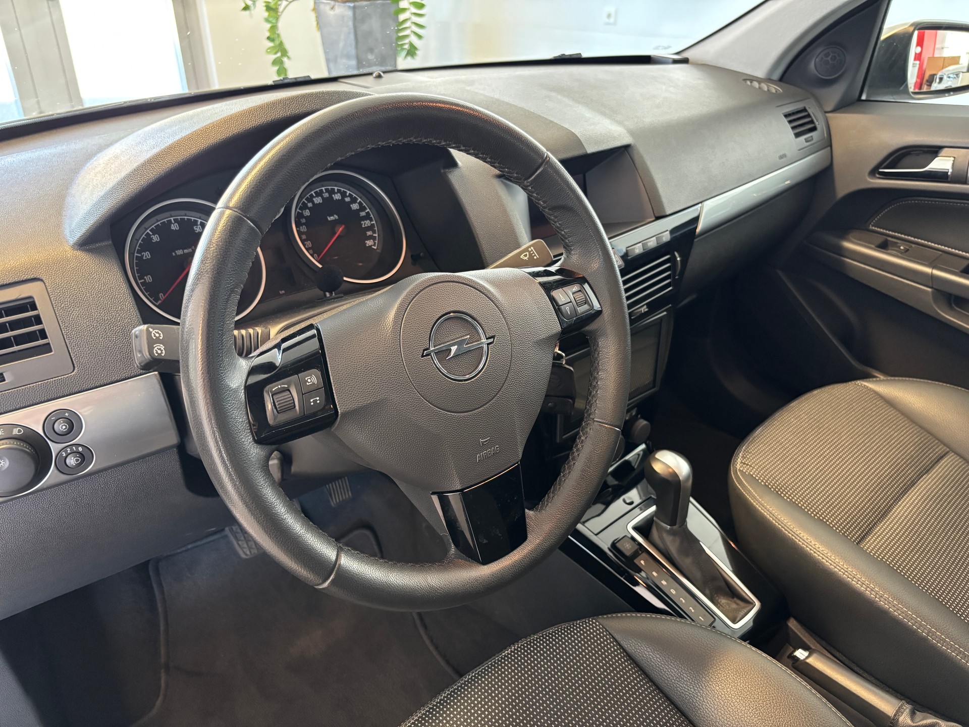 OPEL Astra 1.8i 16V Cosmo-image-5