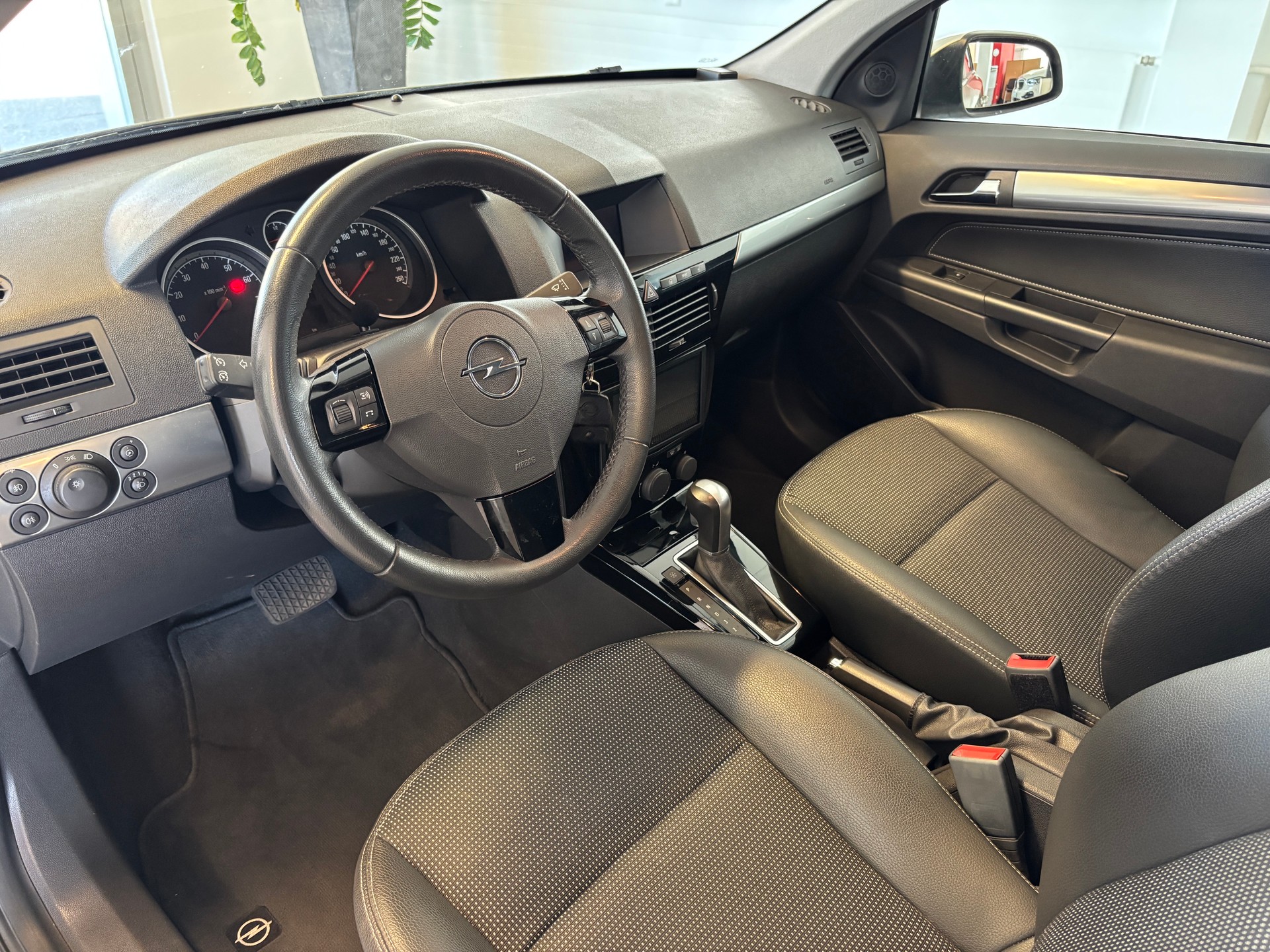 OPEL Astra 1.8i 16V Cosmo-image-4
