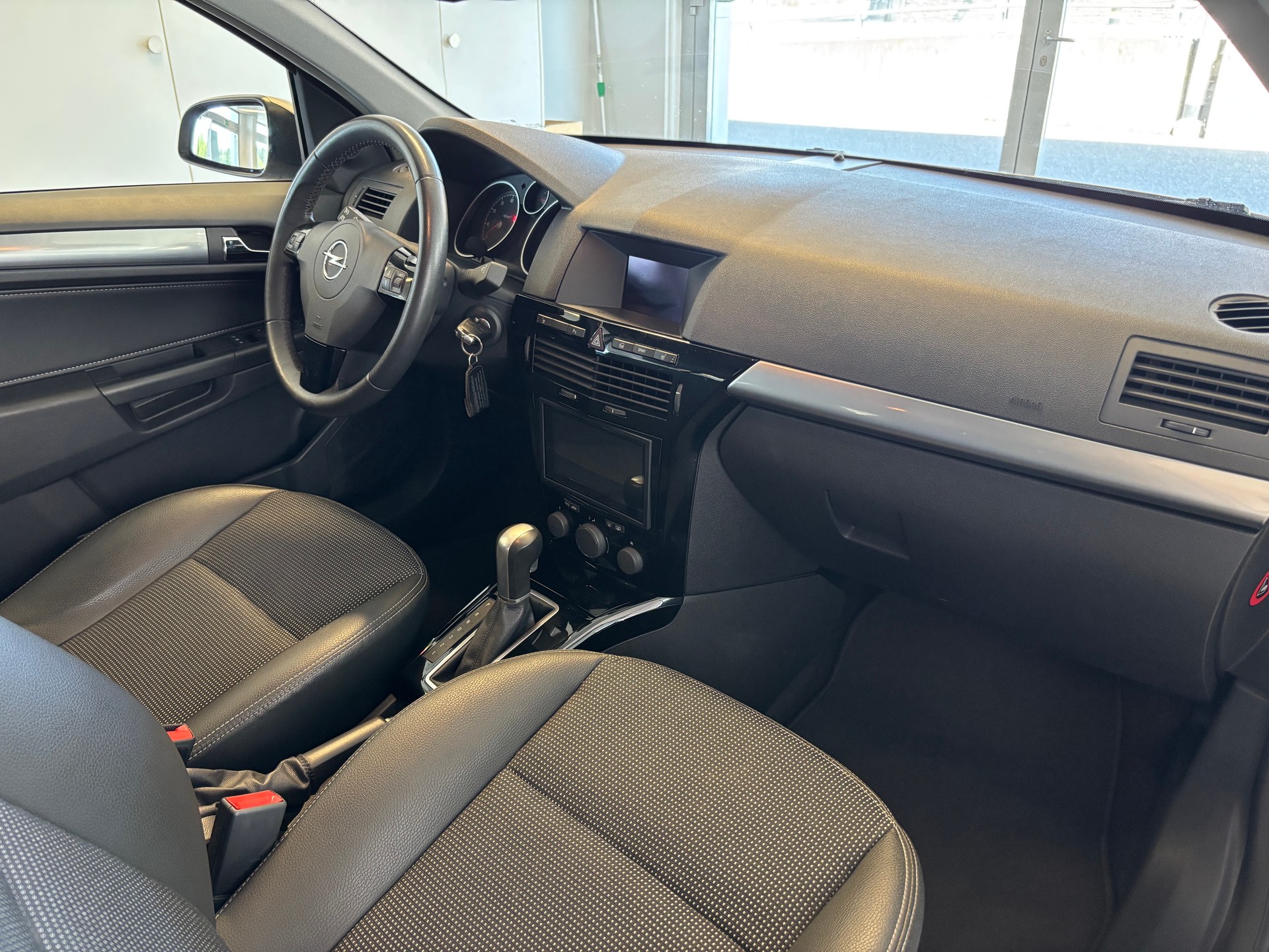 OPEL Astra 1.8i 16V Cosmo-image-7