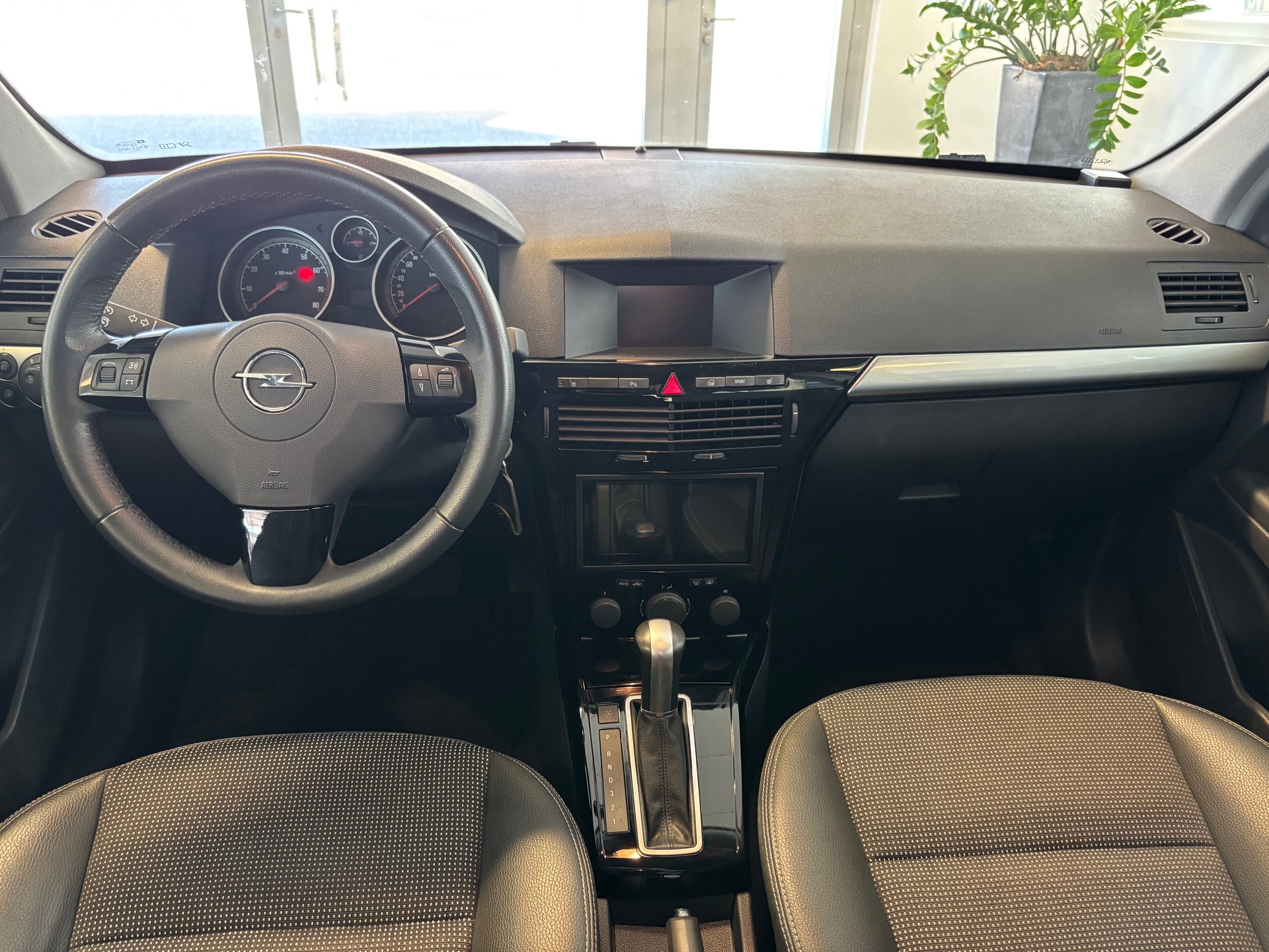 OPEL Astra 1.8i 16V Cosmo-image-12